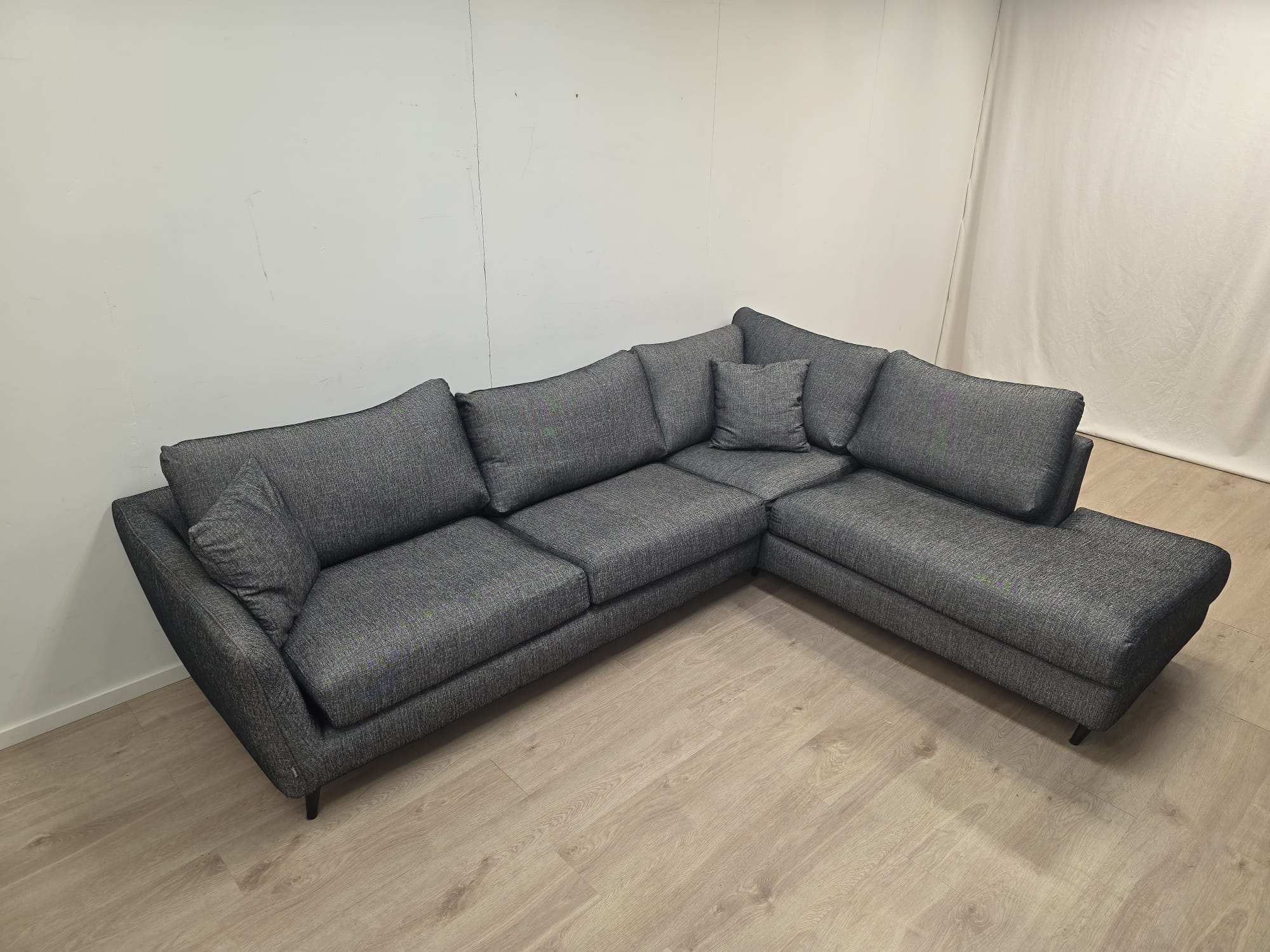 Bellus avokulmasohva