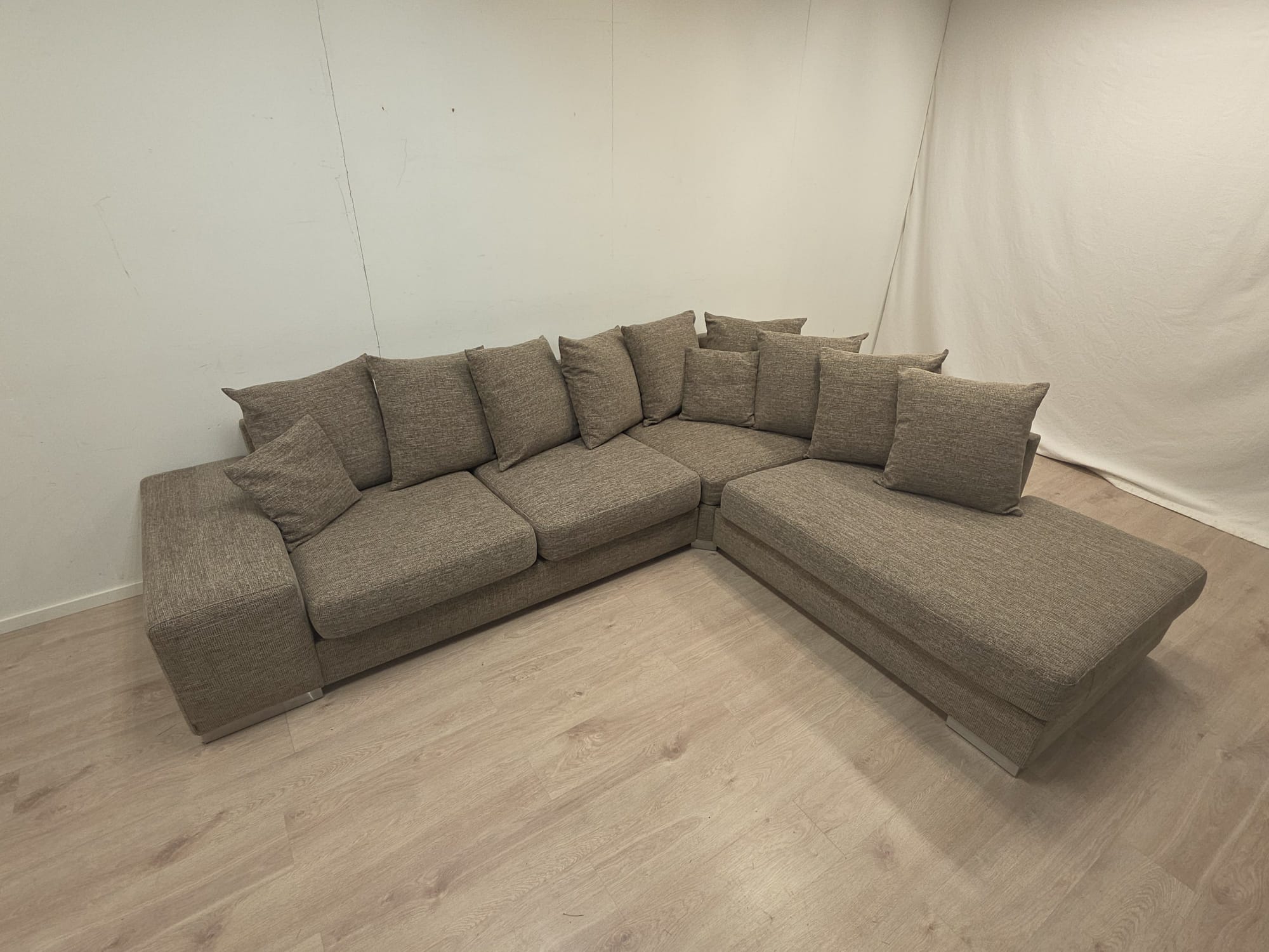 Bellus iso avokulmasohva