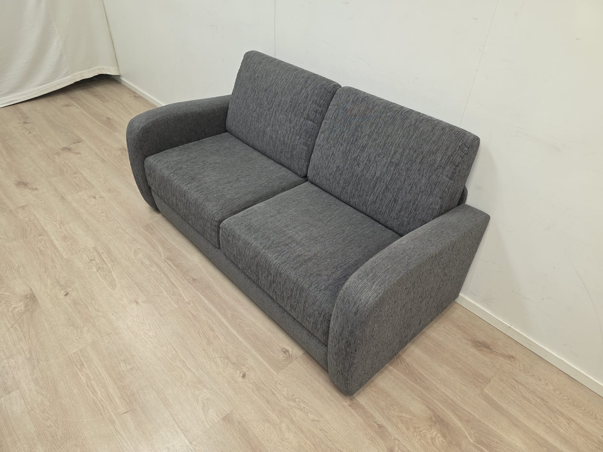 Stemma kahden istuttavaa vuodesohva