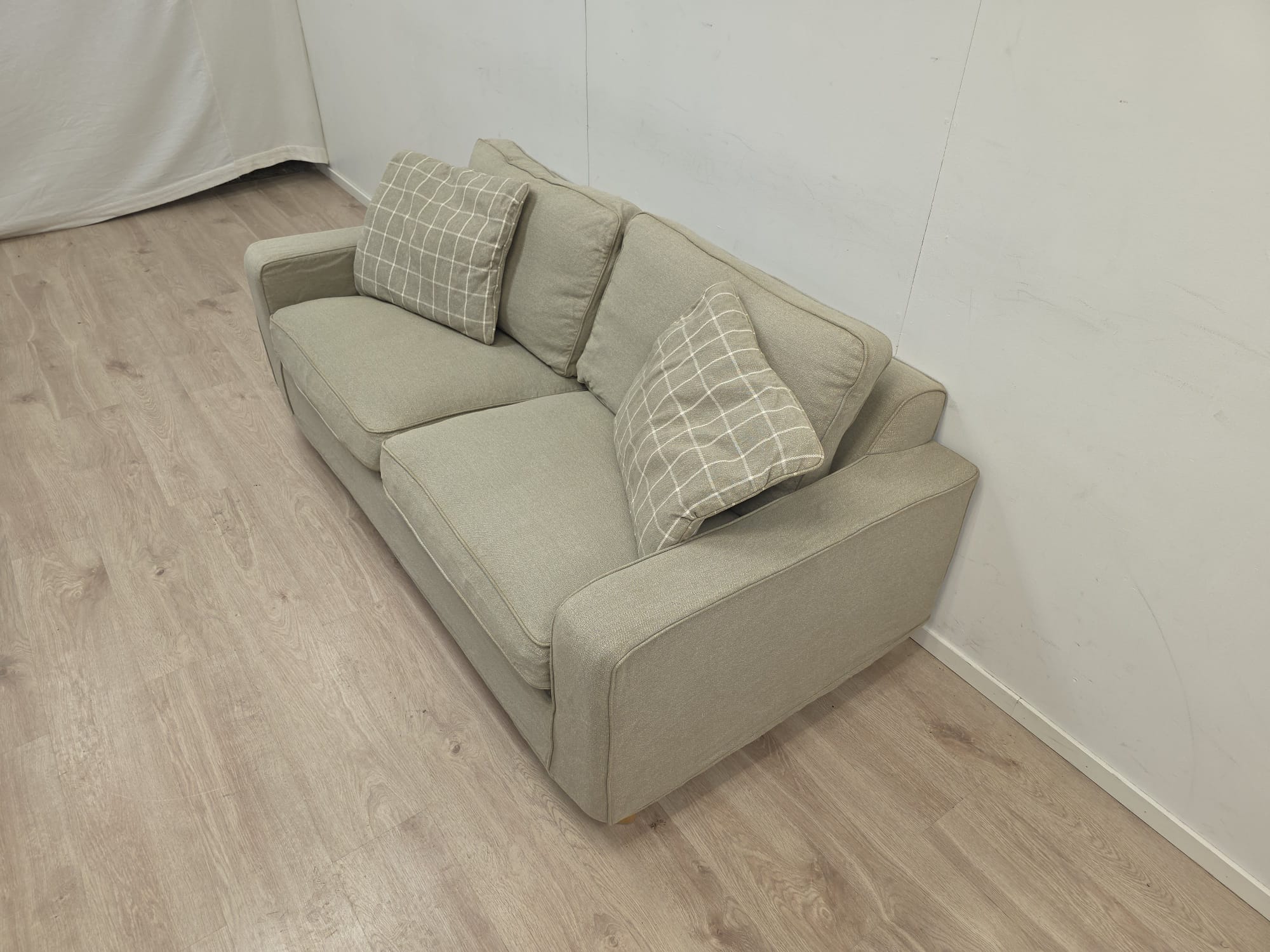 Fogia kahden istuttavaa vuodesohva 