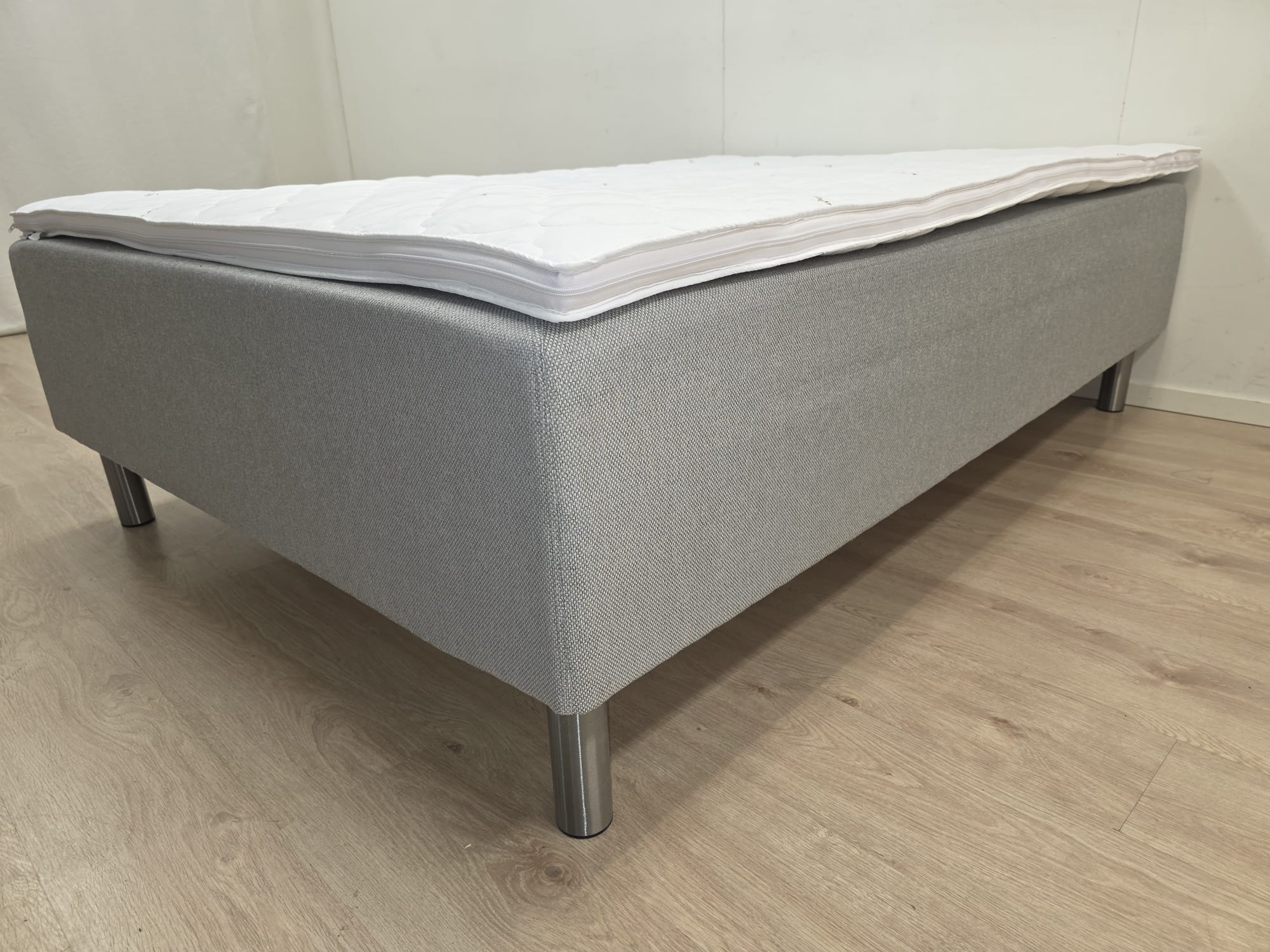 140x200 Runkopatjasänky