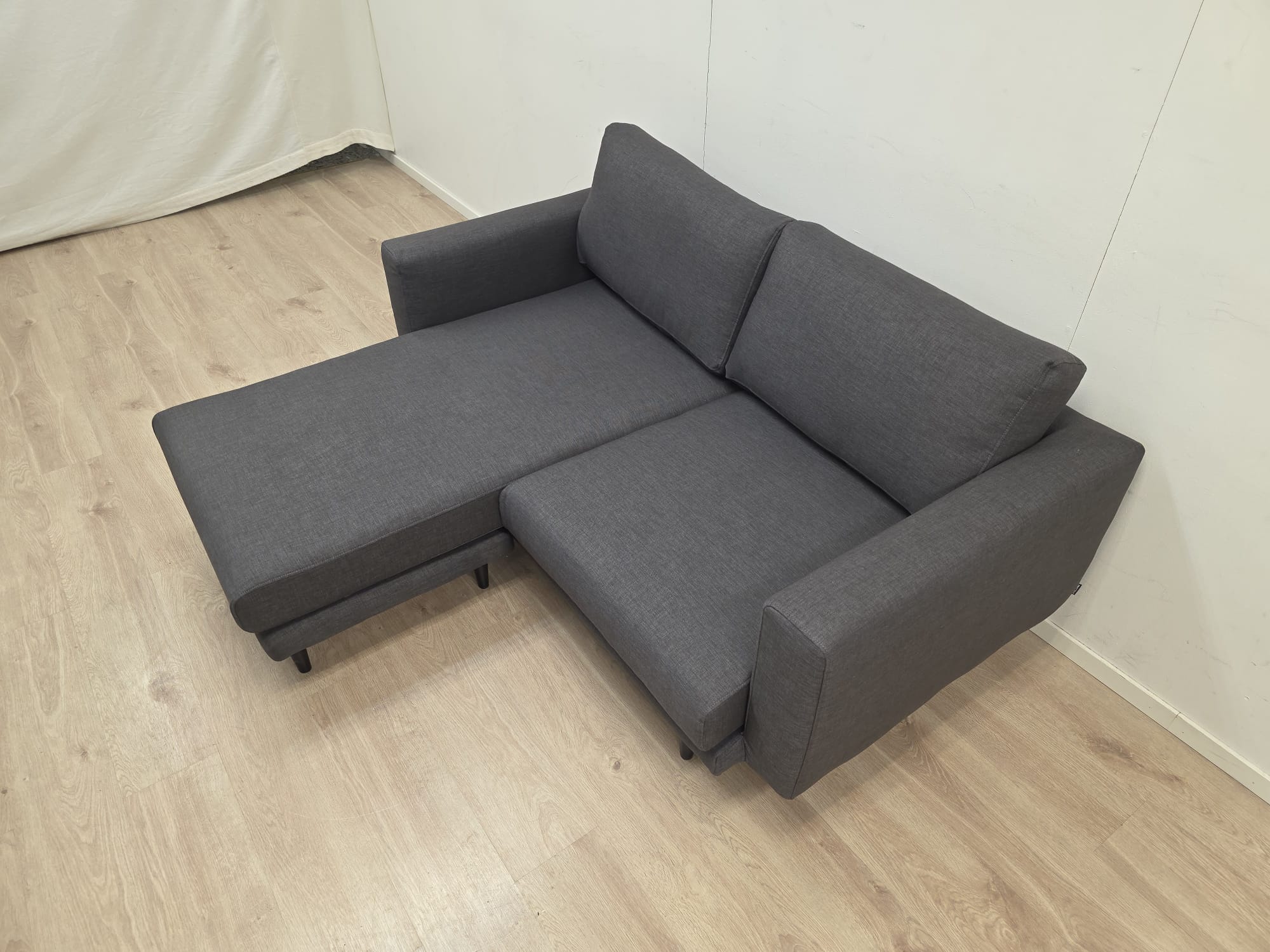 Finsoffat Jasmi divaanisohva