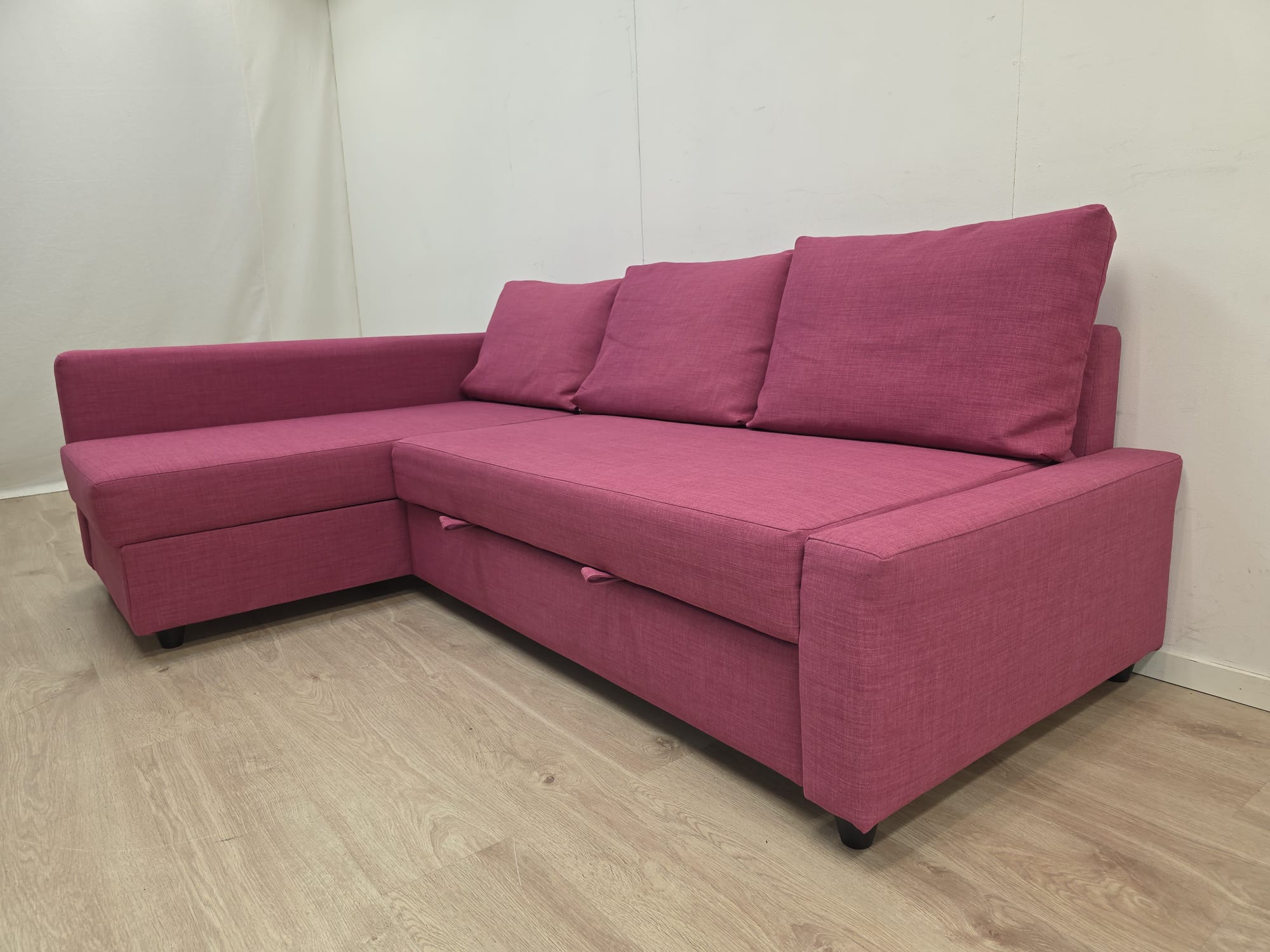 Friheten Vuodesohva säilytystilalla