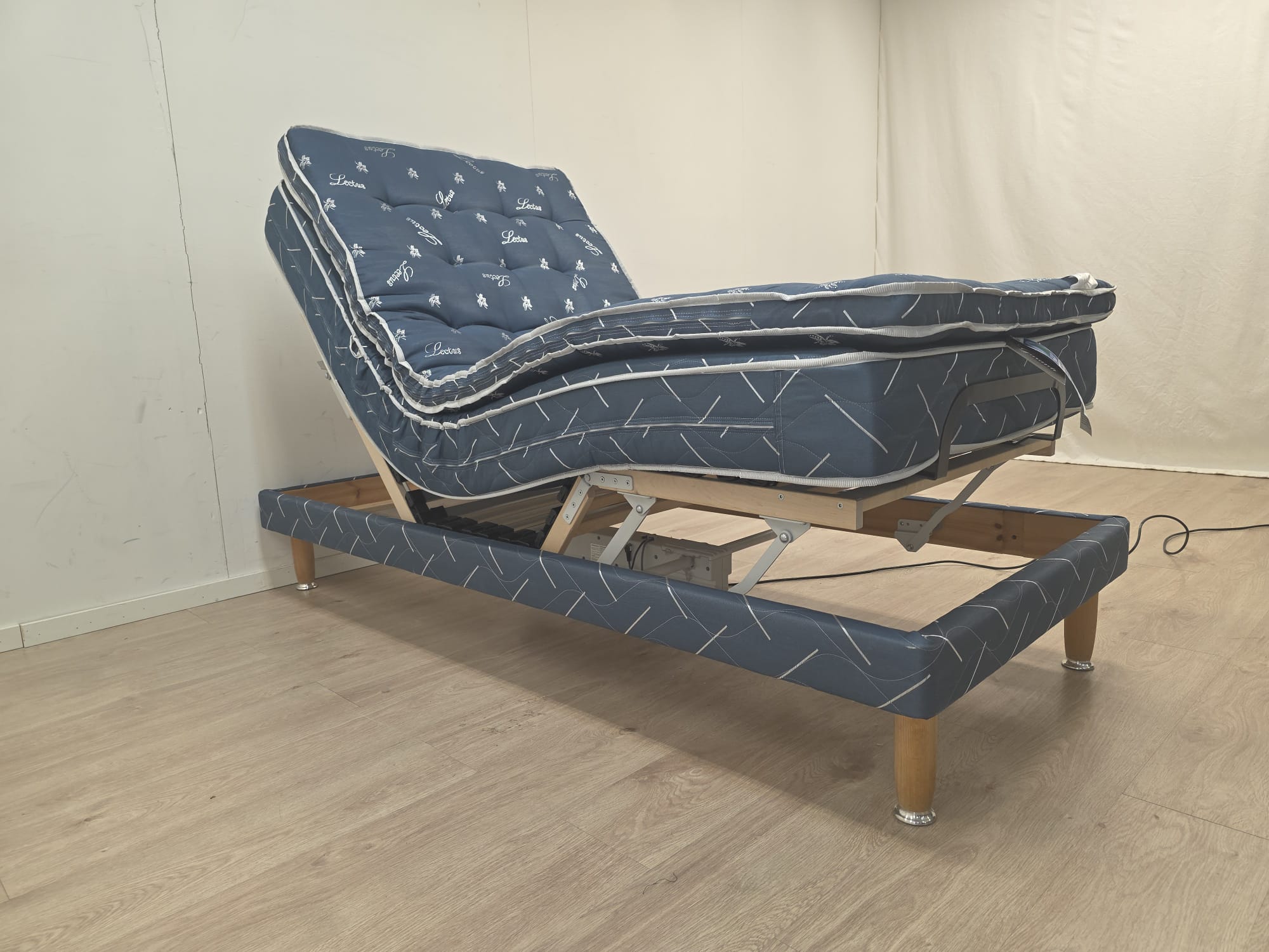 Lectus Moottorisänky