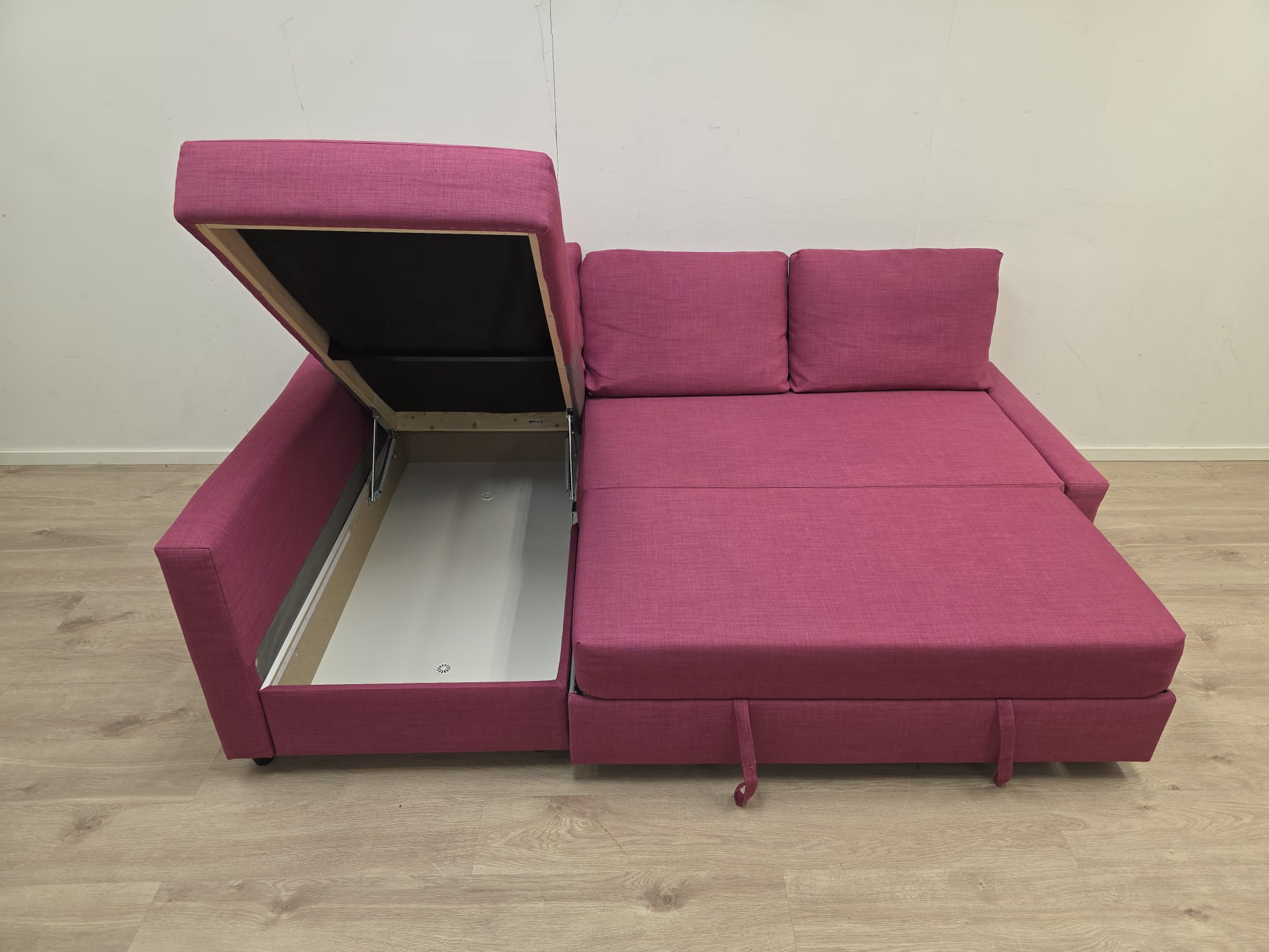 Friheten Vuodesohva säilytystilalla