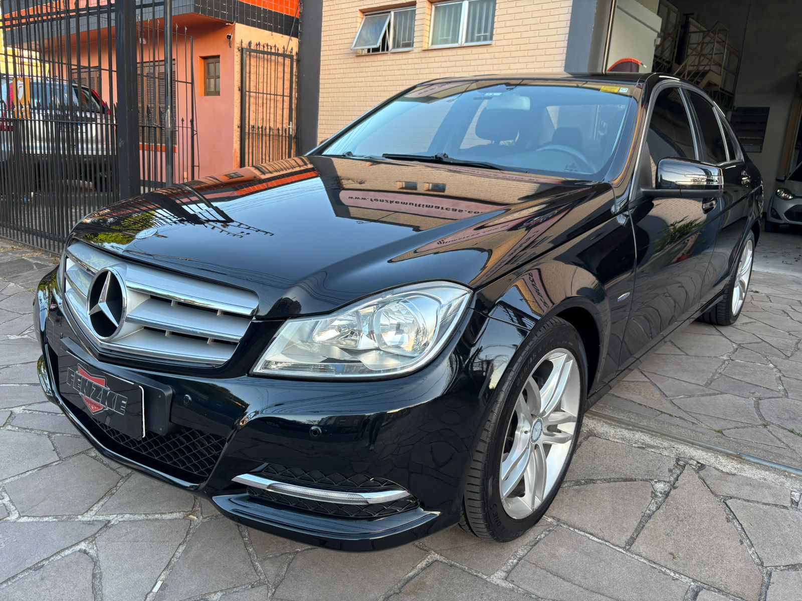 Mercedes-Benz C-180 CGI Classic 1.8 16V 156cv Aut. 2012