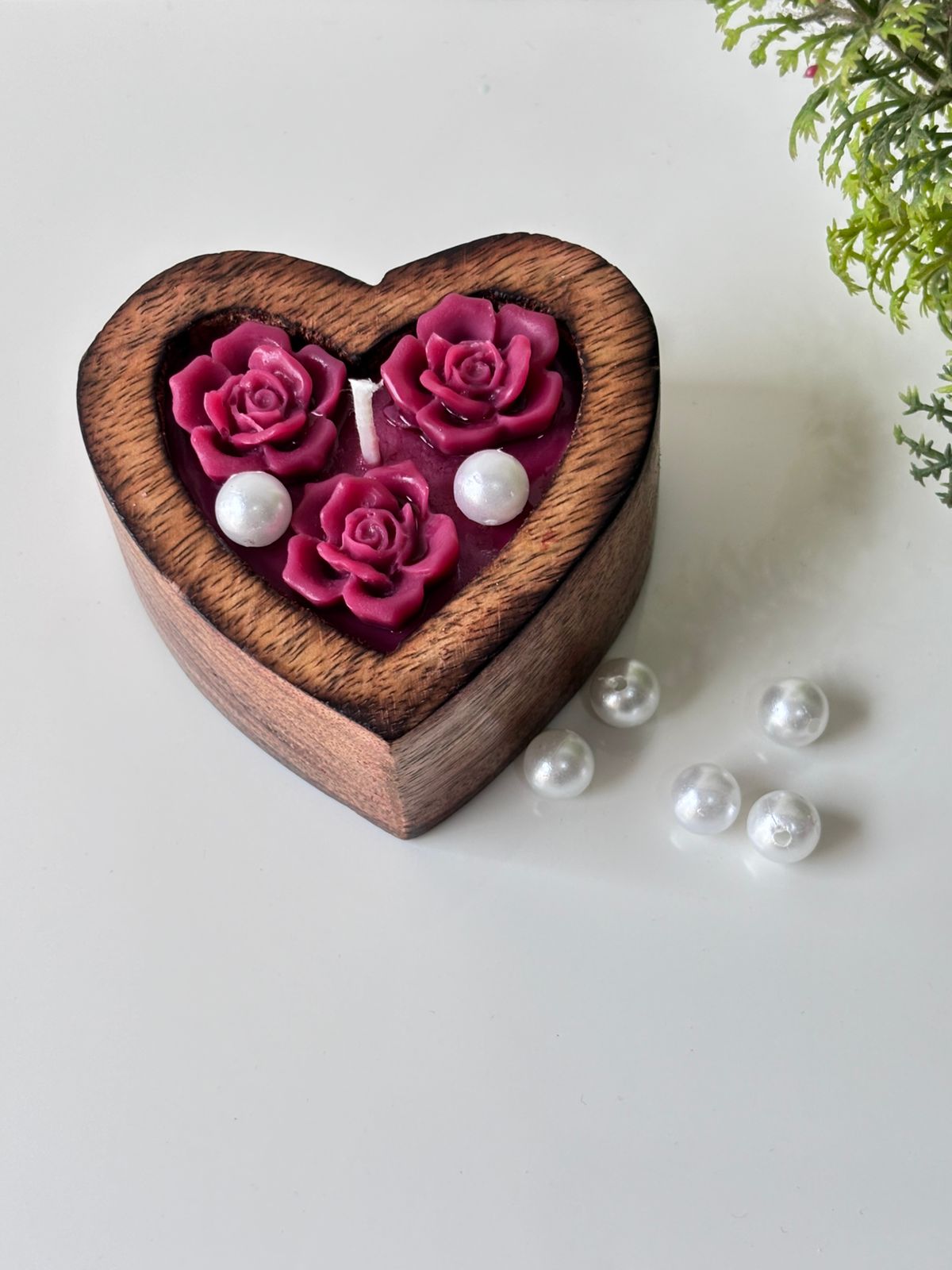 Mini Wooden Heart Candle with Roses & Pearls – Customizable Fragrance | Elegant Gift for Anniversary, Return Favors & Decor