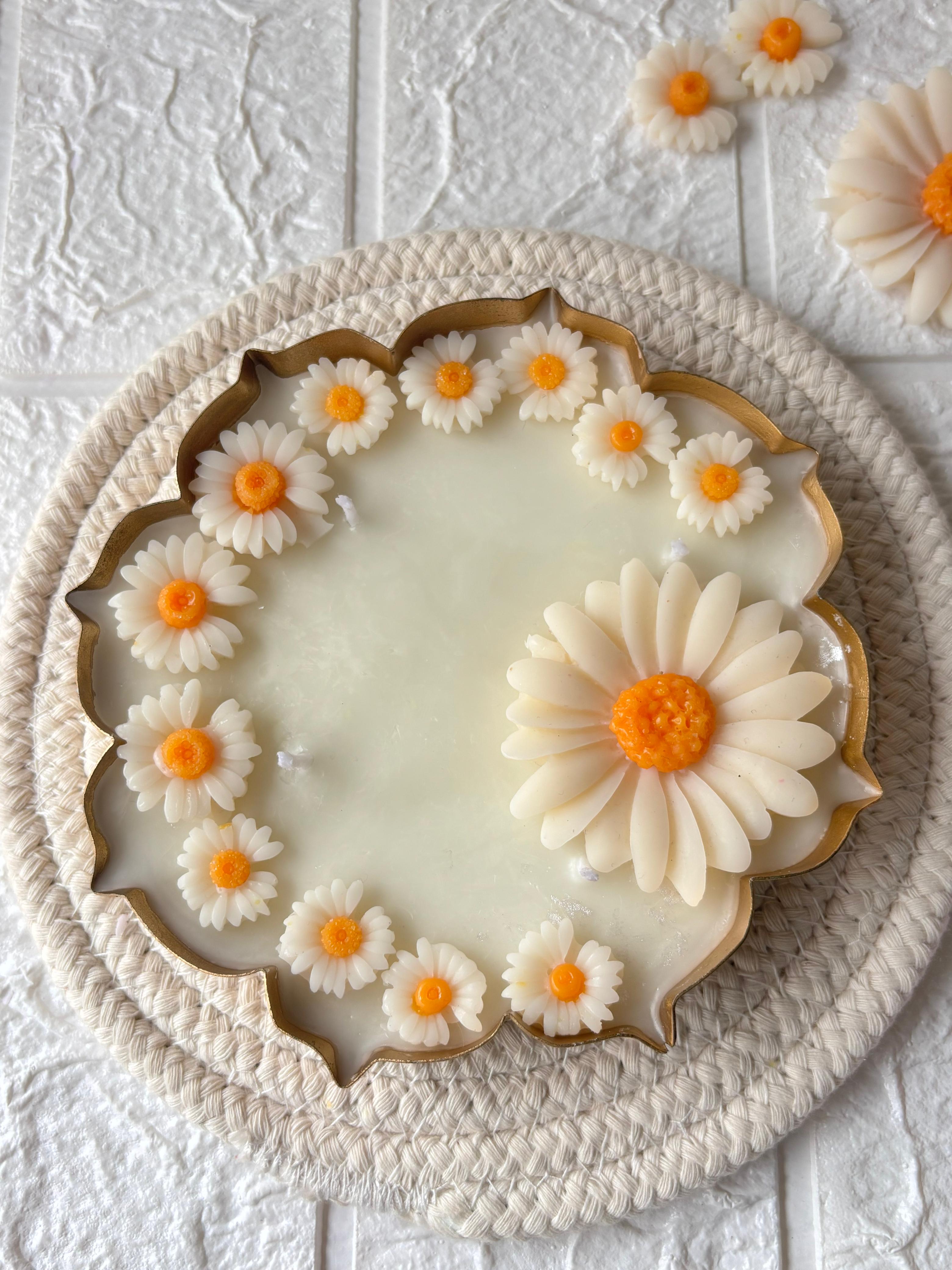 Handcrafted Daisy Urli Candle | 5.5 Inch | Pure Soy Wax | Floral Decorative Candle for Home Decor & Gifting