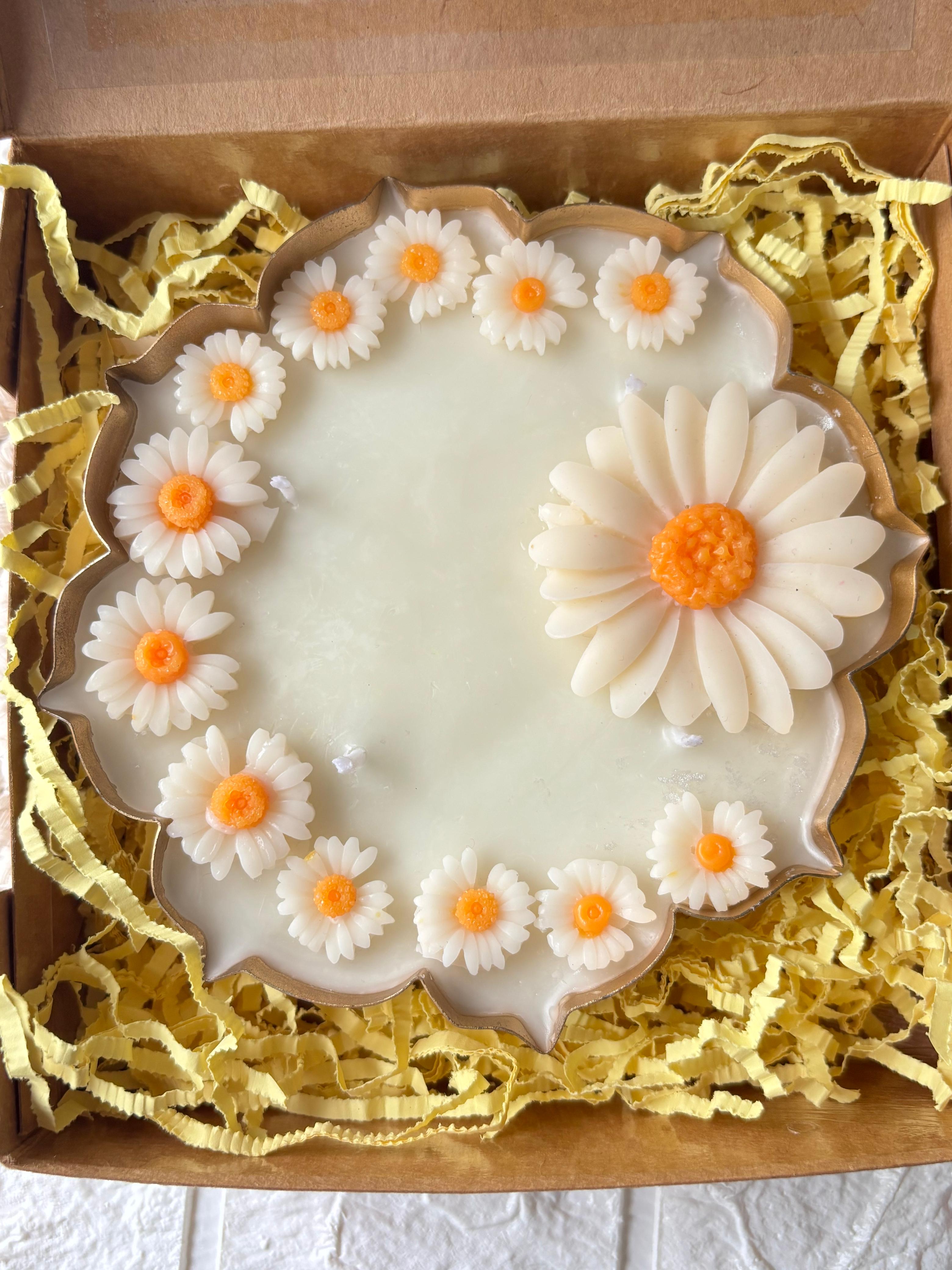 Handcrafted Daisy Urli Candle | 5.5 Inch | Pure Soy Wax | Floral Decorative Candle for Home Decor & Gifting