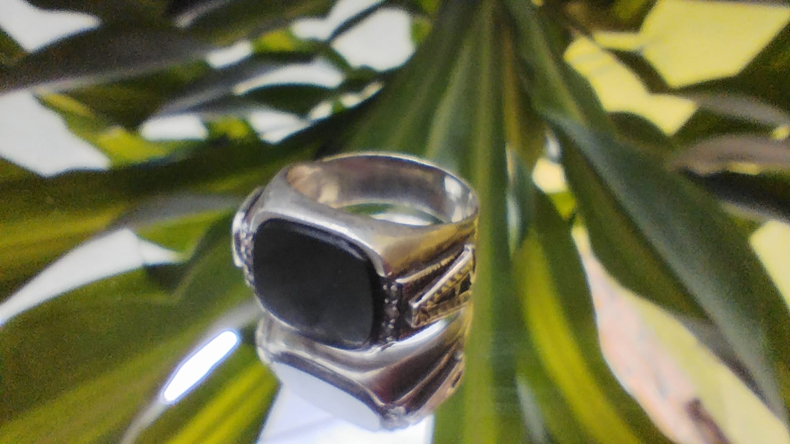 Anillo de plata con piedra negra ONIX