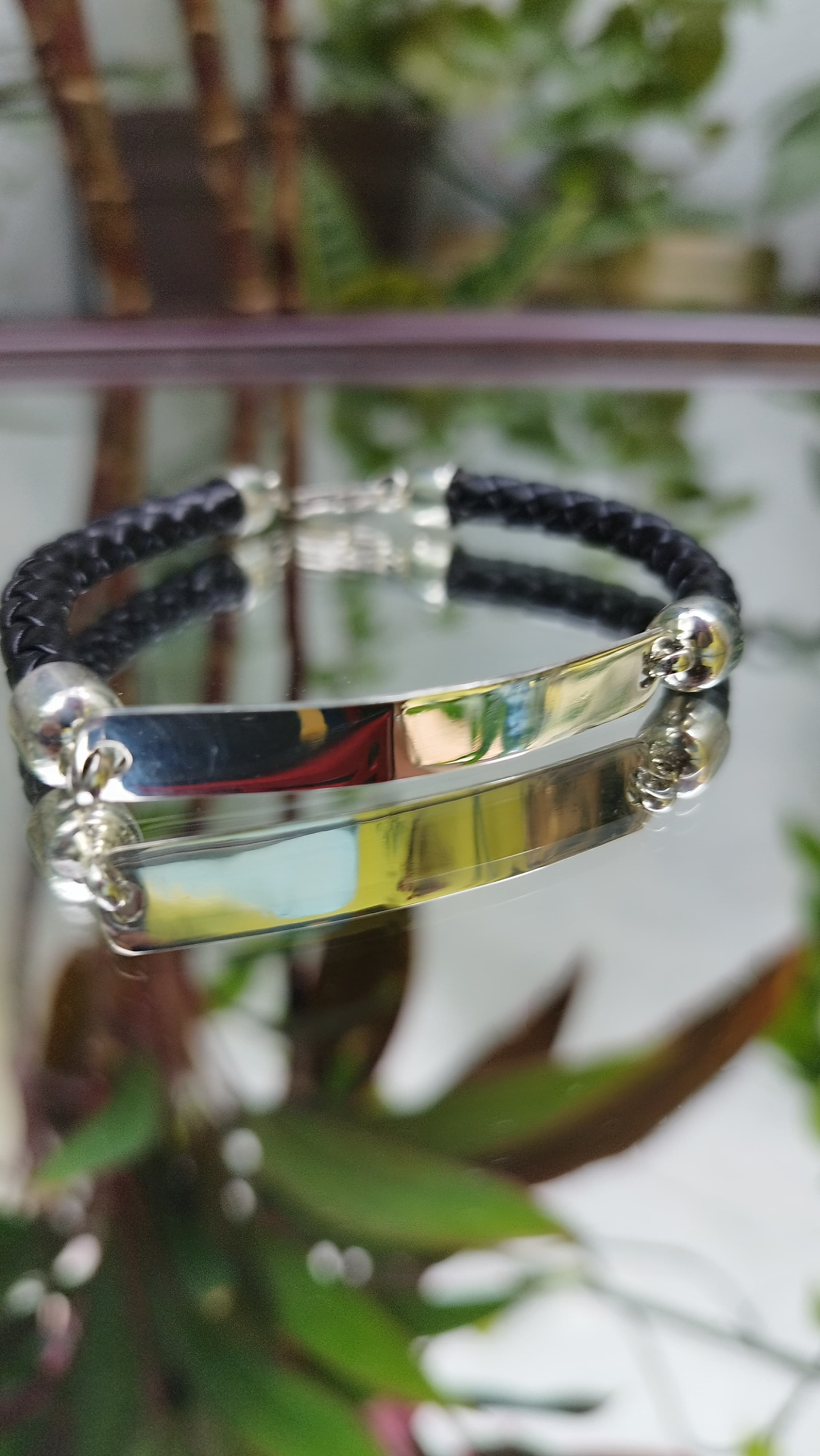 Pulsera de cuero trenzado con placa de PLATA
