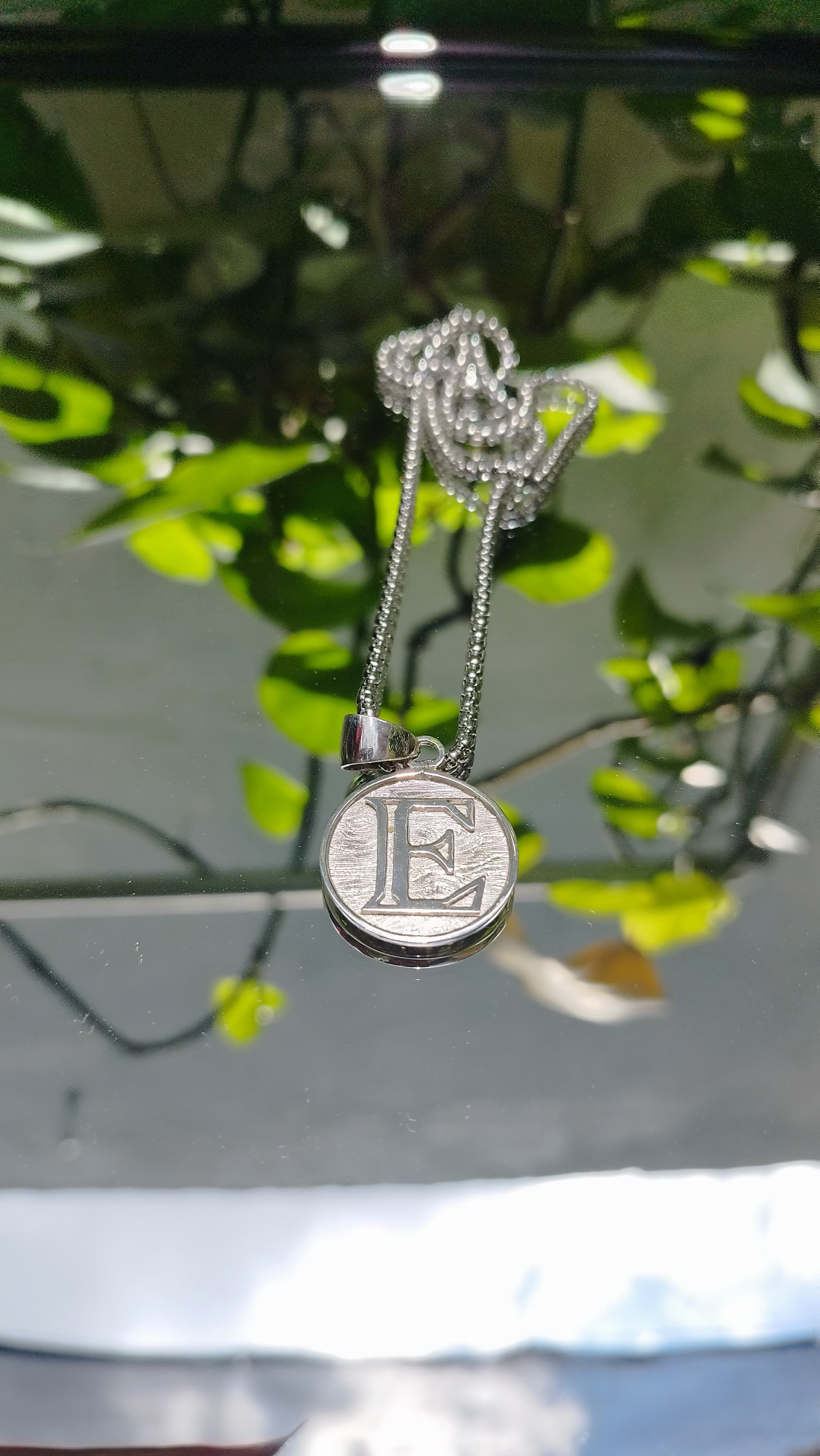 Collar con dije letra  "E" PLATA