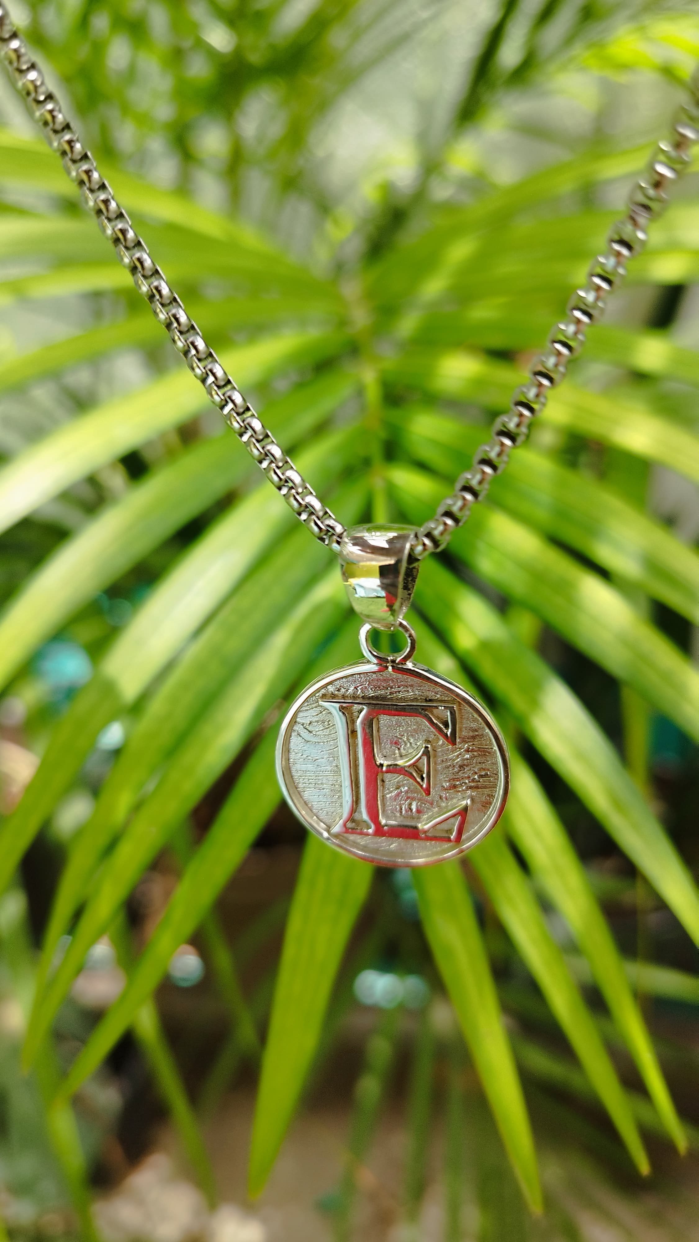 Collar con dije letra  "E" PLATA