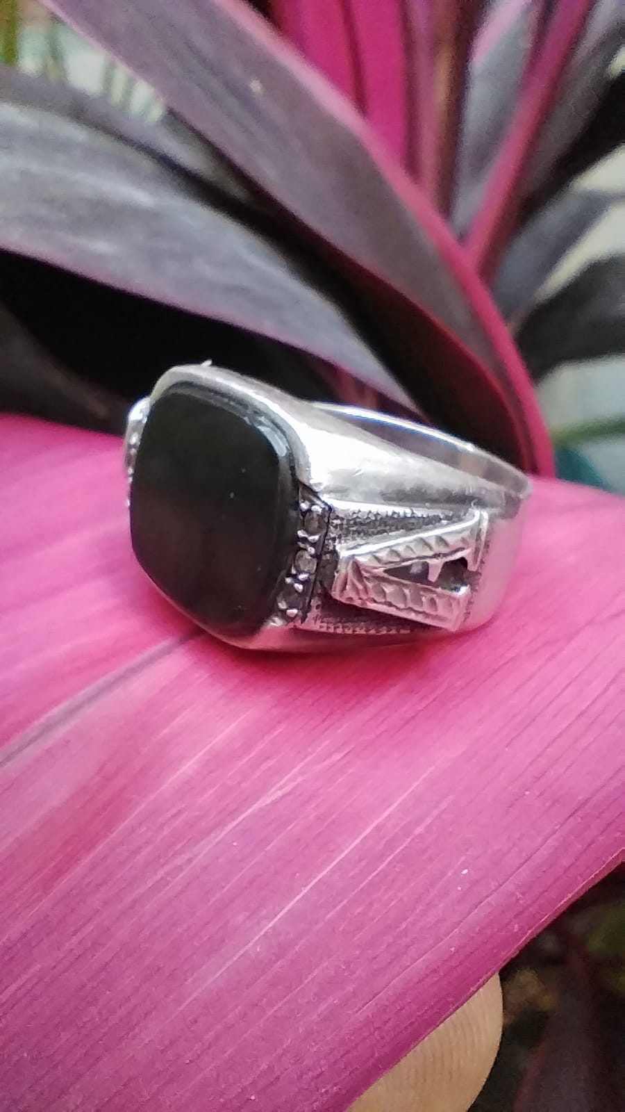 Anillo de plata con piedra negra ONIX