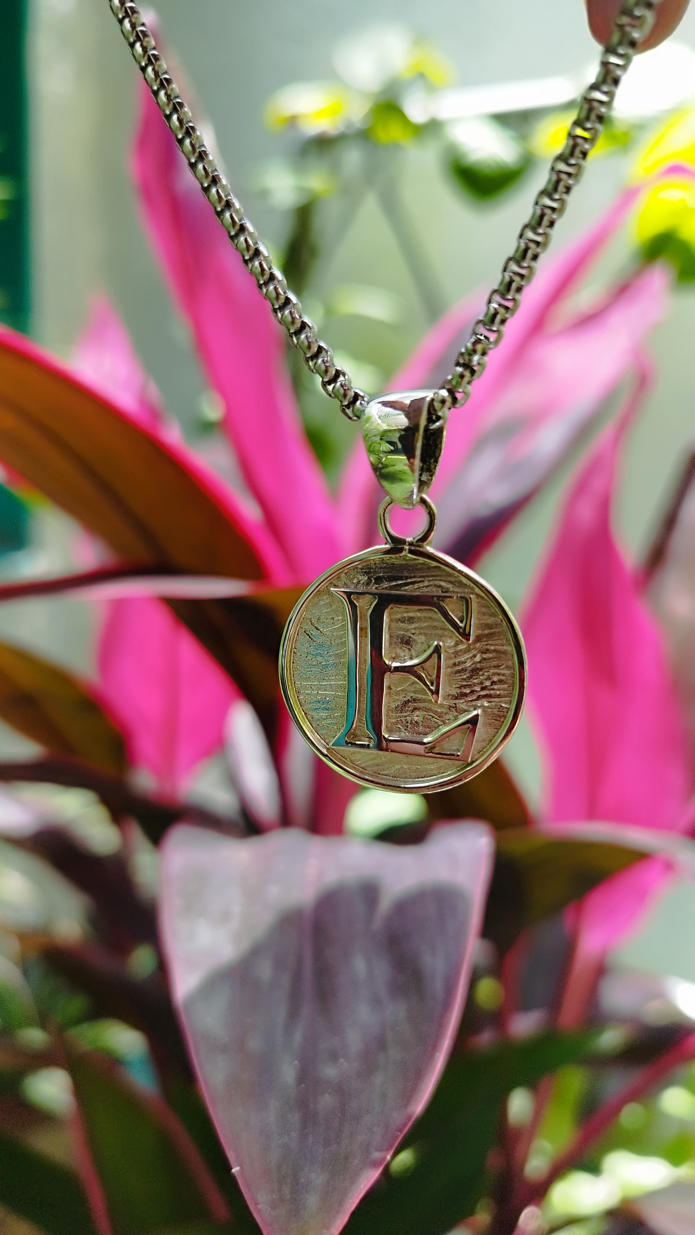 Collar con dije letra  "E" PLATA