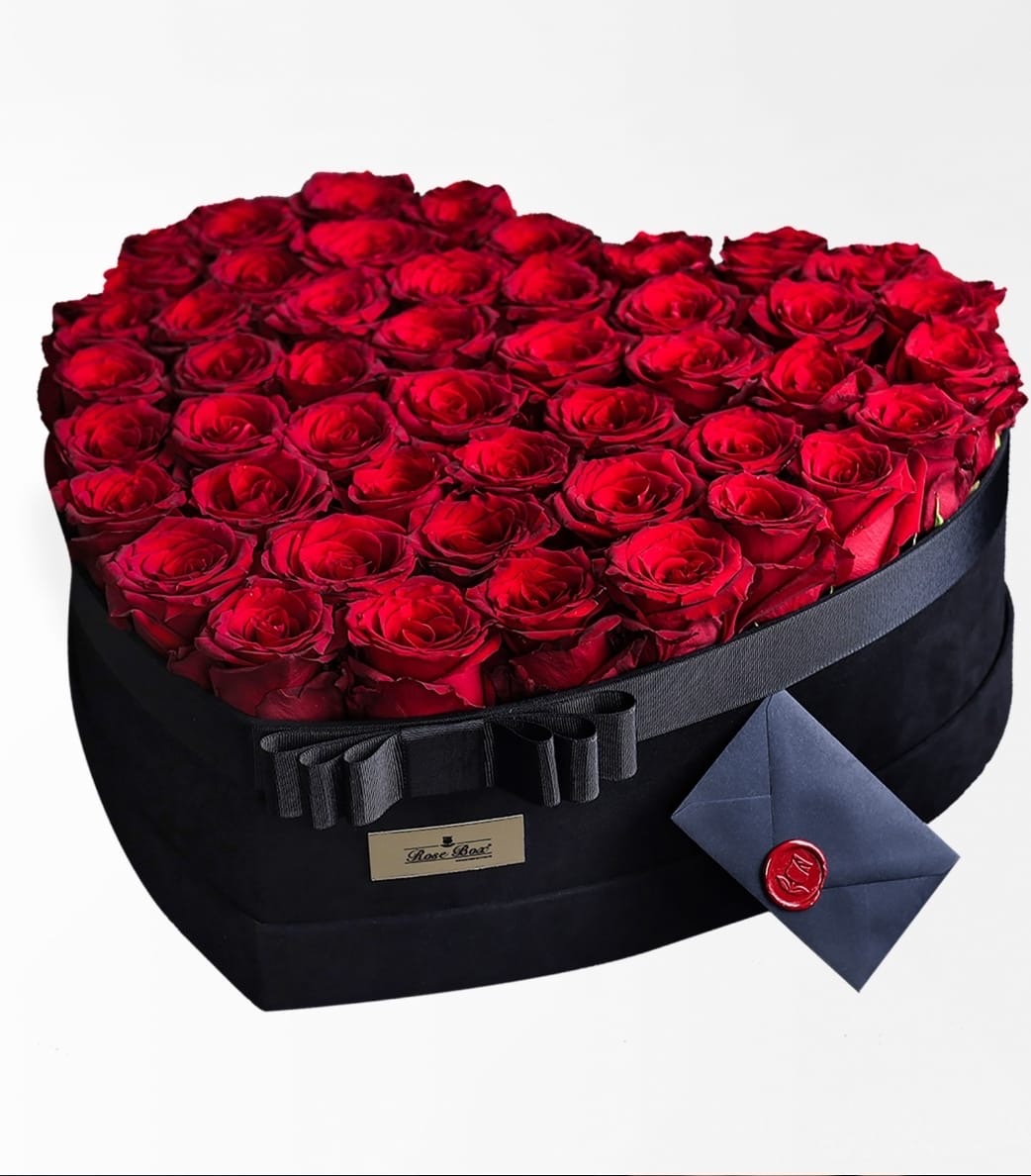 Kalp Kutuda Kırmızı Güller