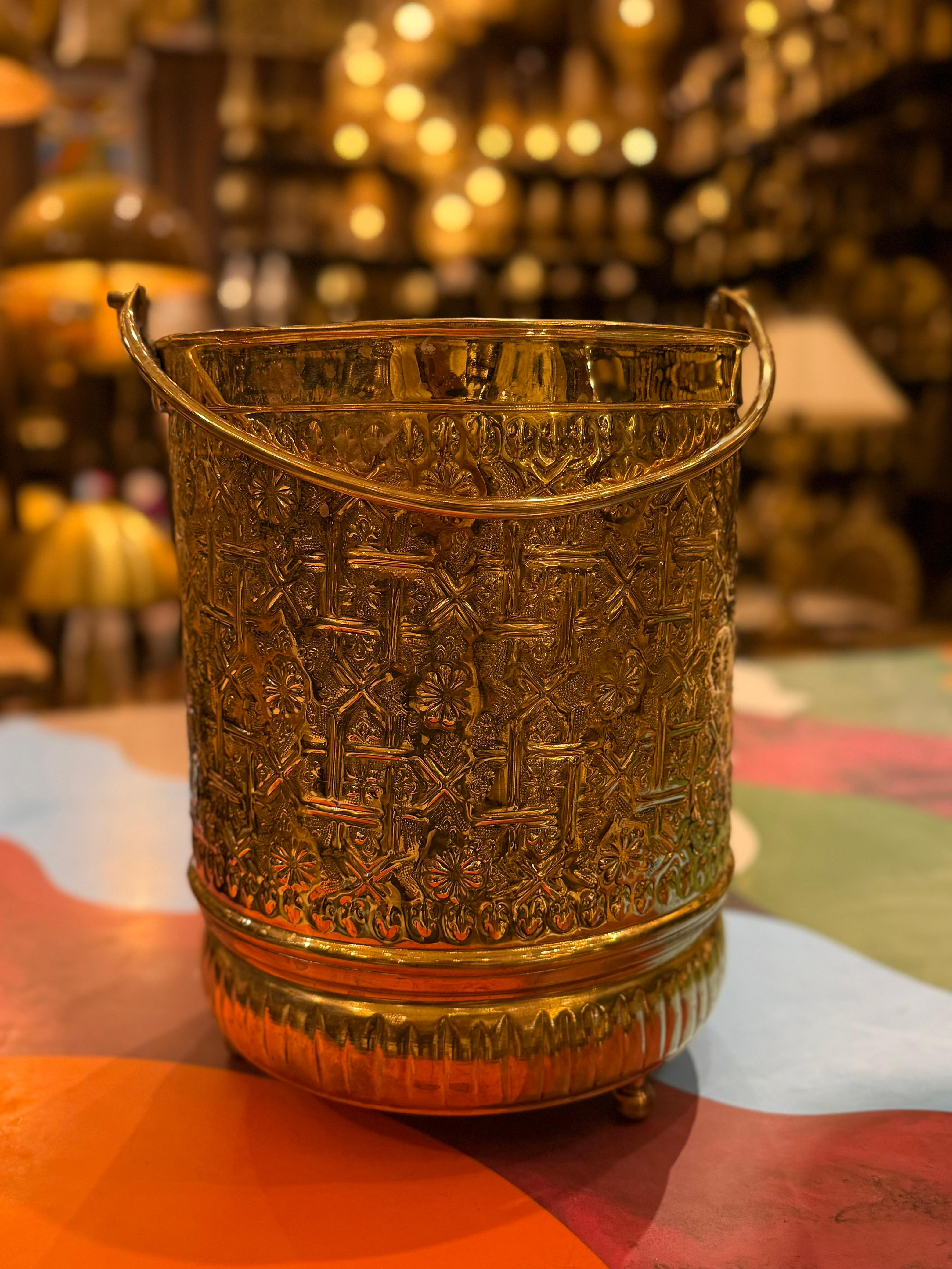 Sattel /Seau de Hammam Traditionnel en Laiton Ciselé