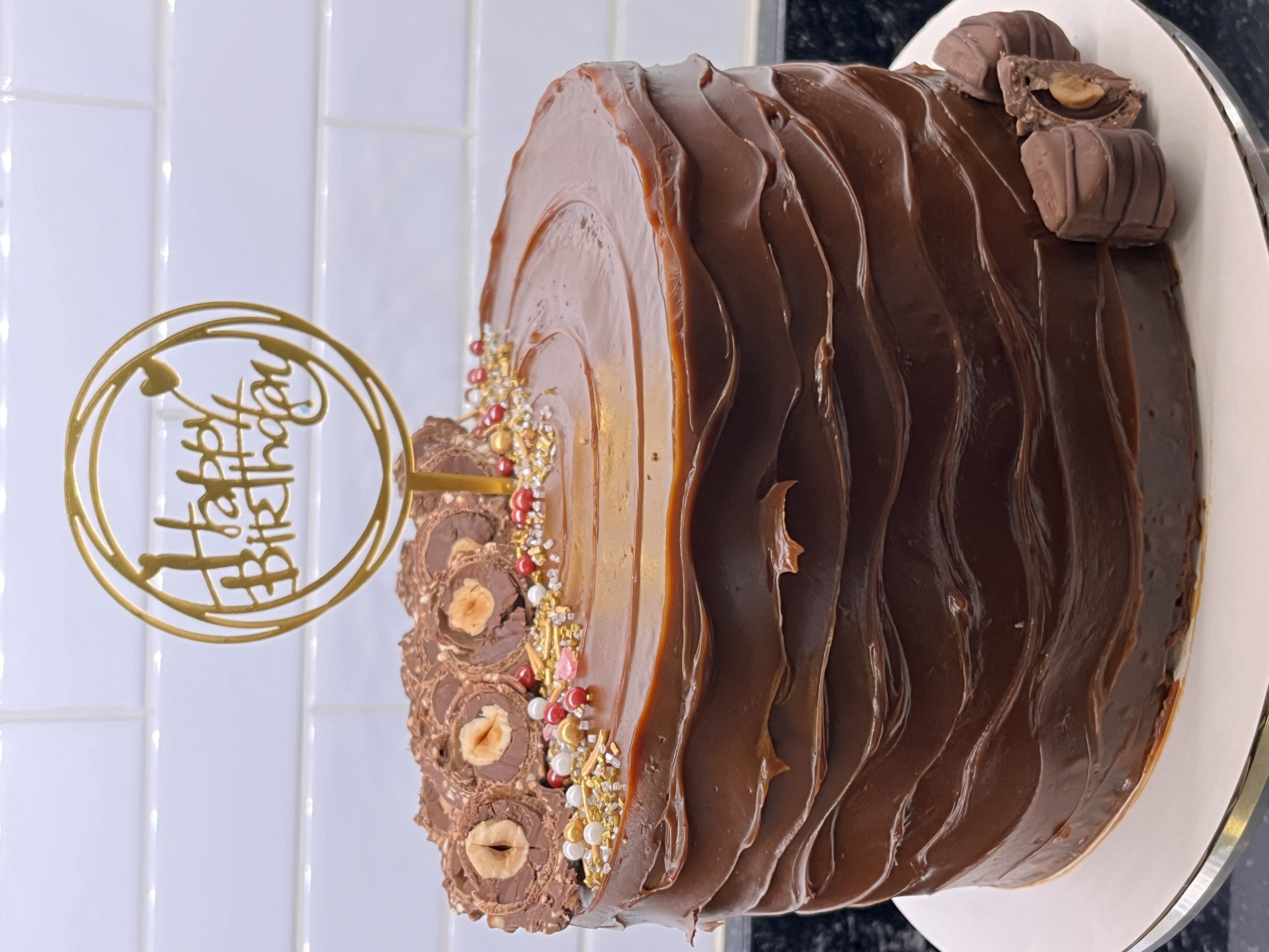 TORTA TRADICIONAL DE VAINILLA RELLENA DE AREQUIPE