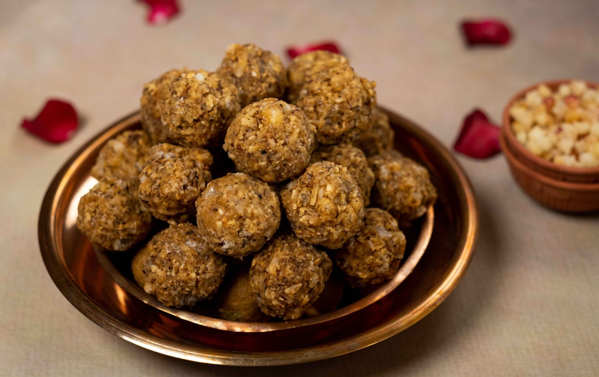 Dink Ladoo (Desi Ghee)