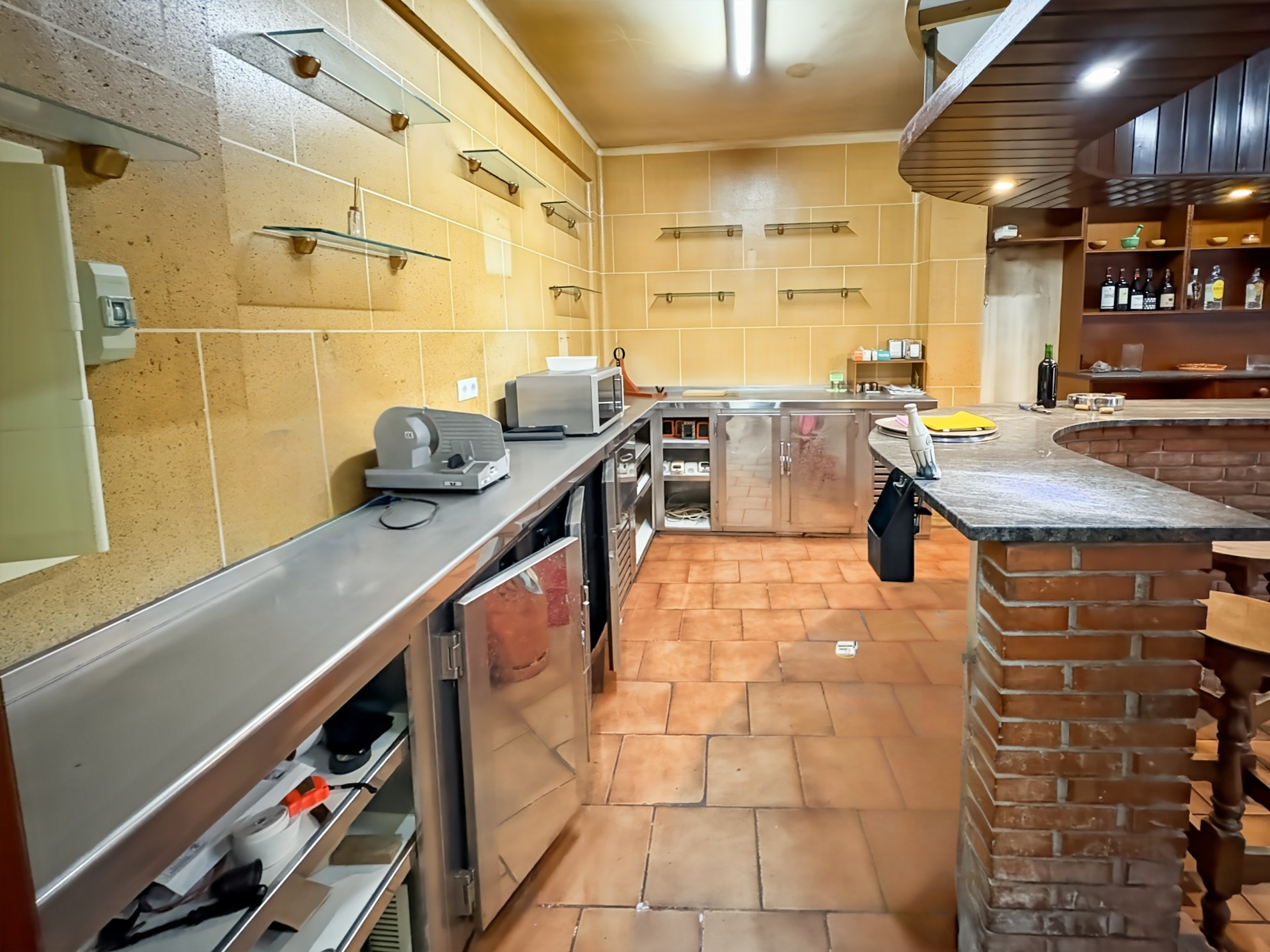 Local en venta en Calle Velázquez s/n, Esteiro, Ferrol