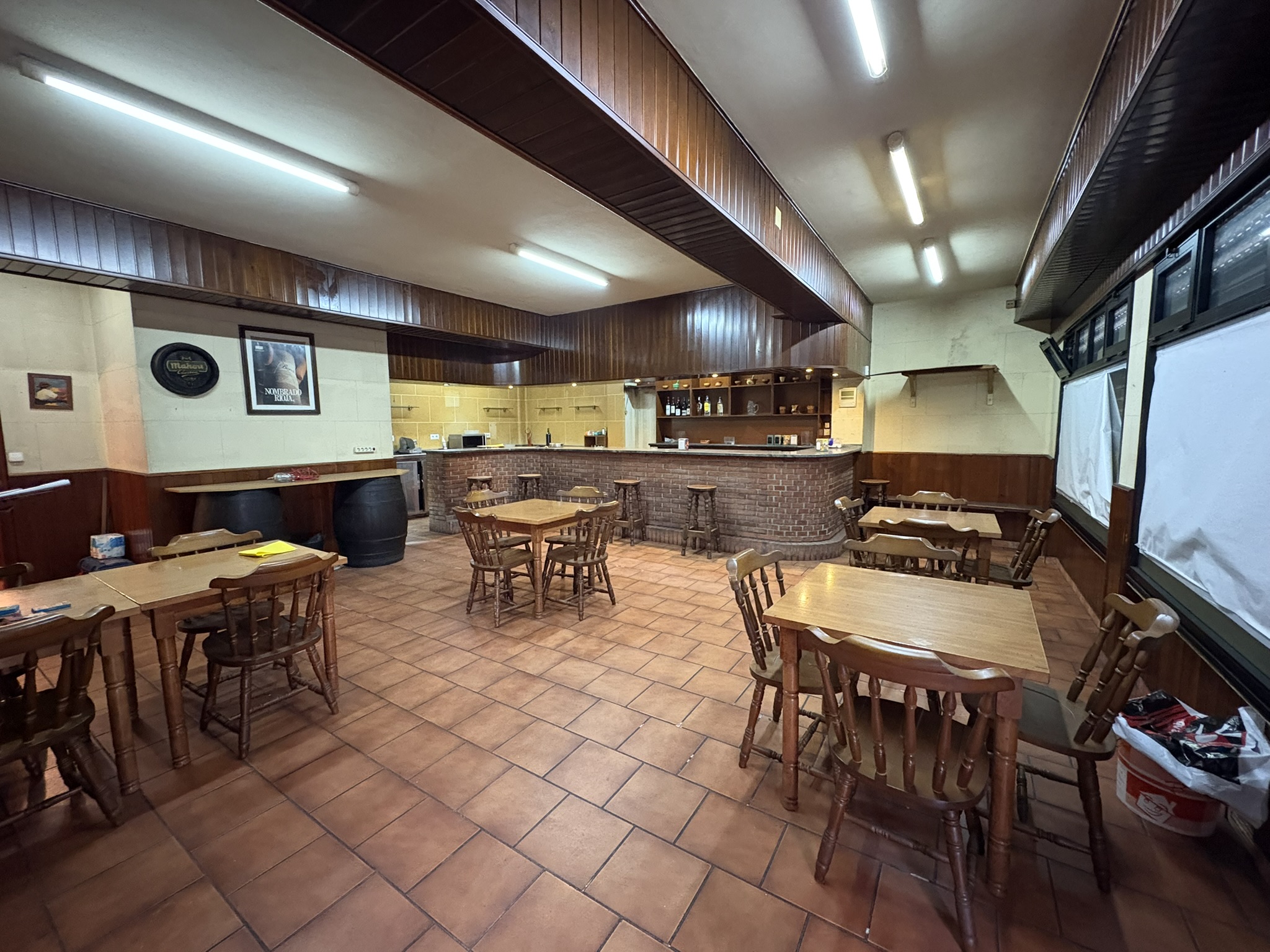 Local en venta en Calle Velázquez s/n, Esteiro, Ferrol
