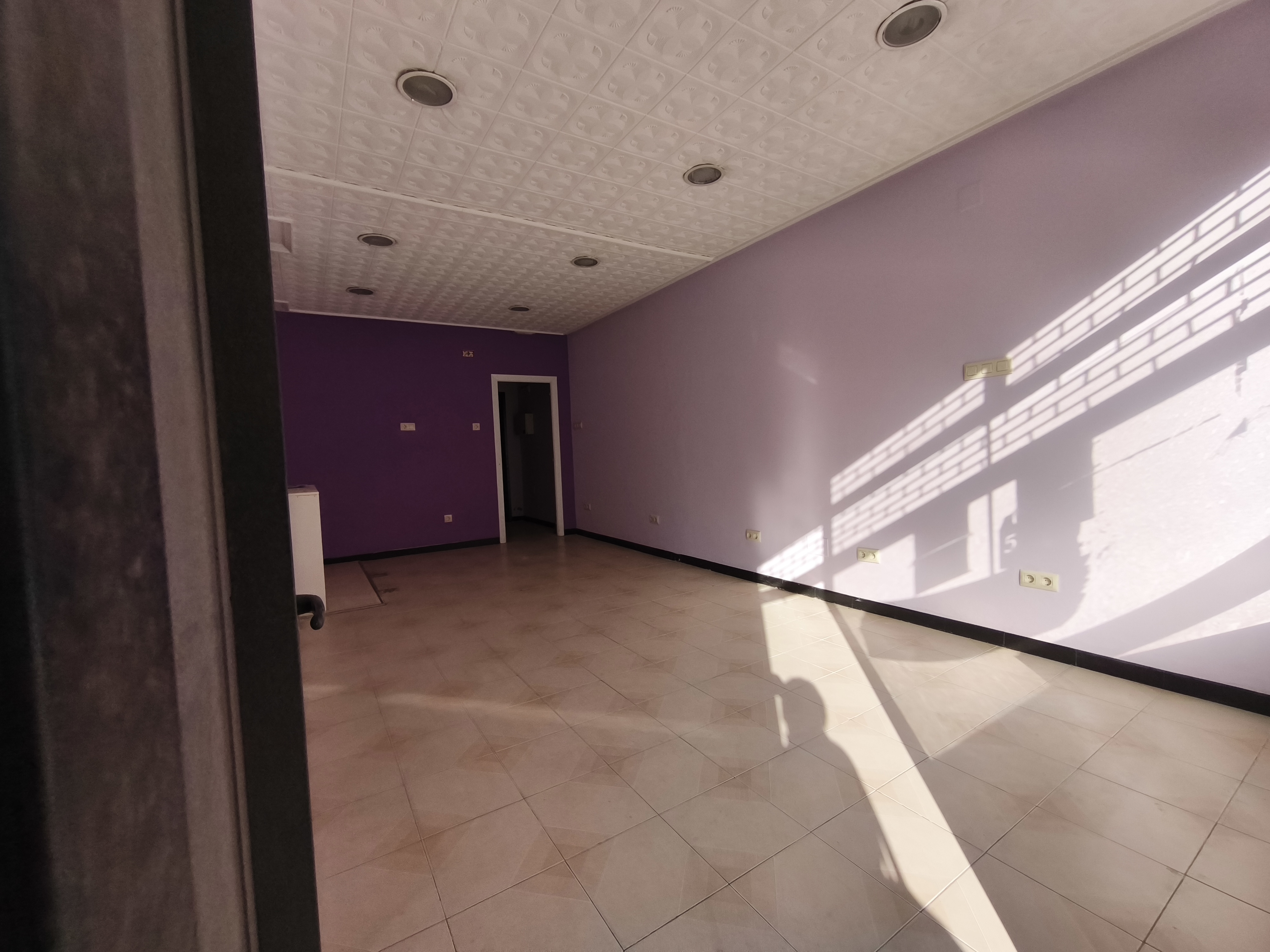 Local en Zona Ultramar, Ferrol