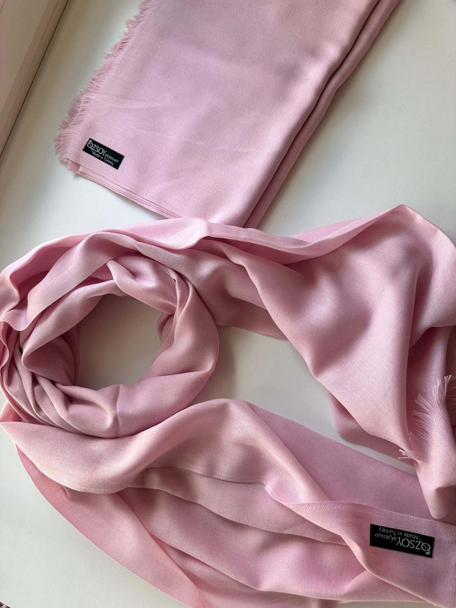 Elegant and lightweight shawls 