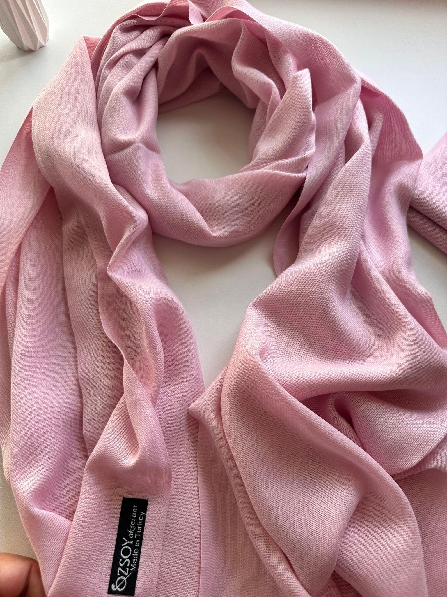 Elegant and lightweight shawls 