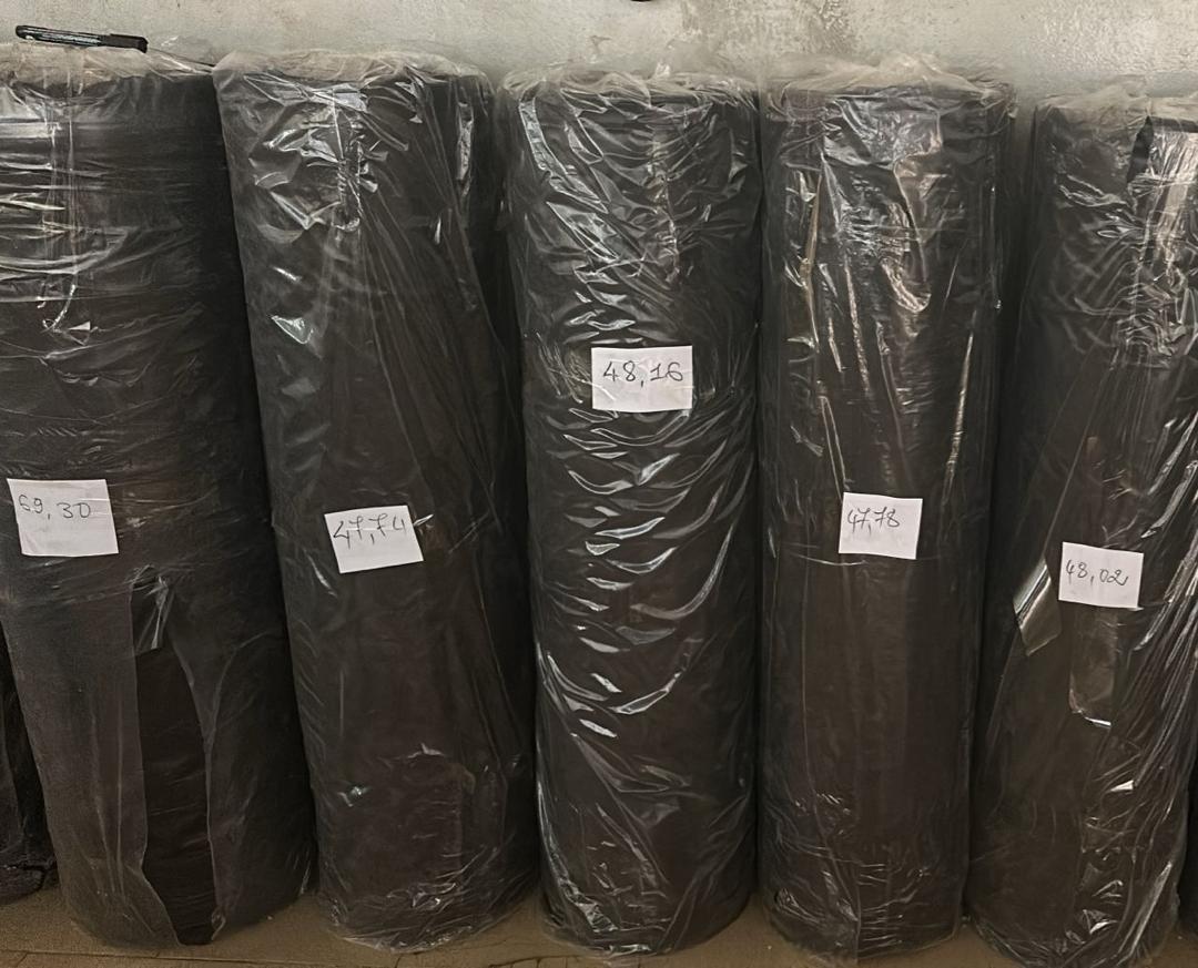 Rouleaux de film plastique noir