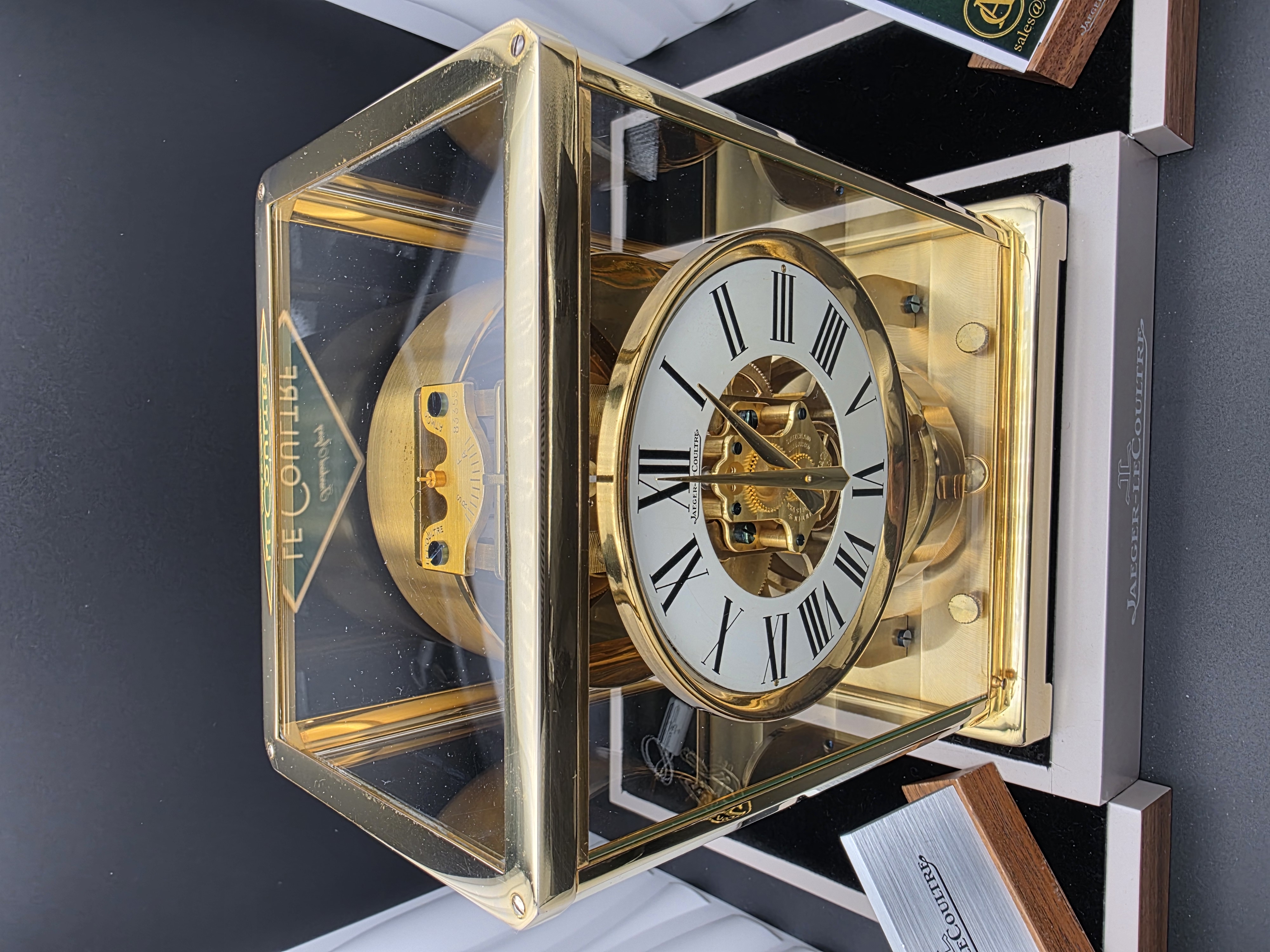 Early 1958 "Baby" Atmos V 526-5 sn-83355 "Blued" Screws with Original Storage / Transport Box 