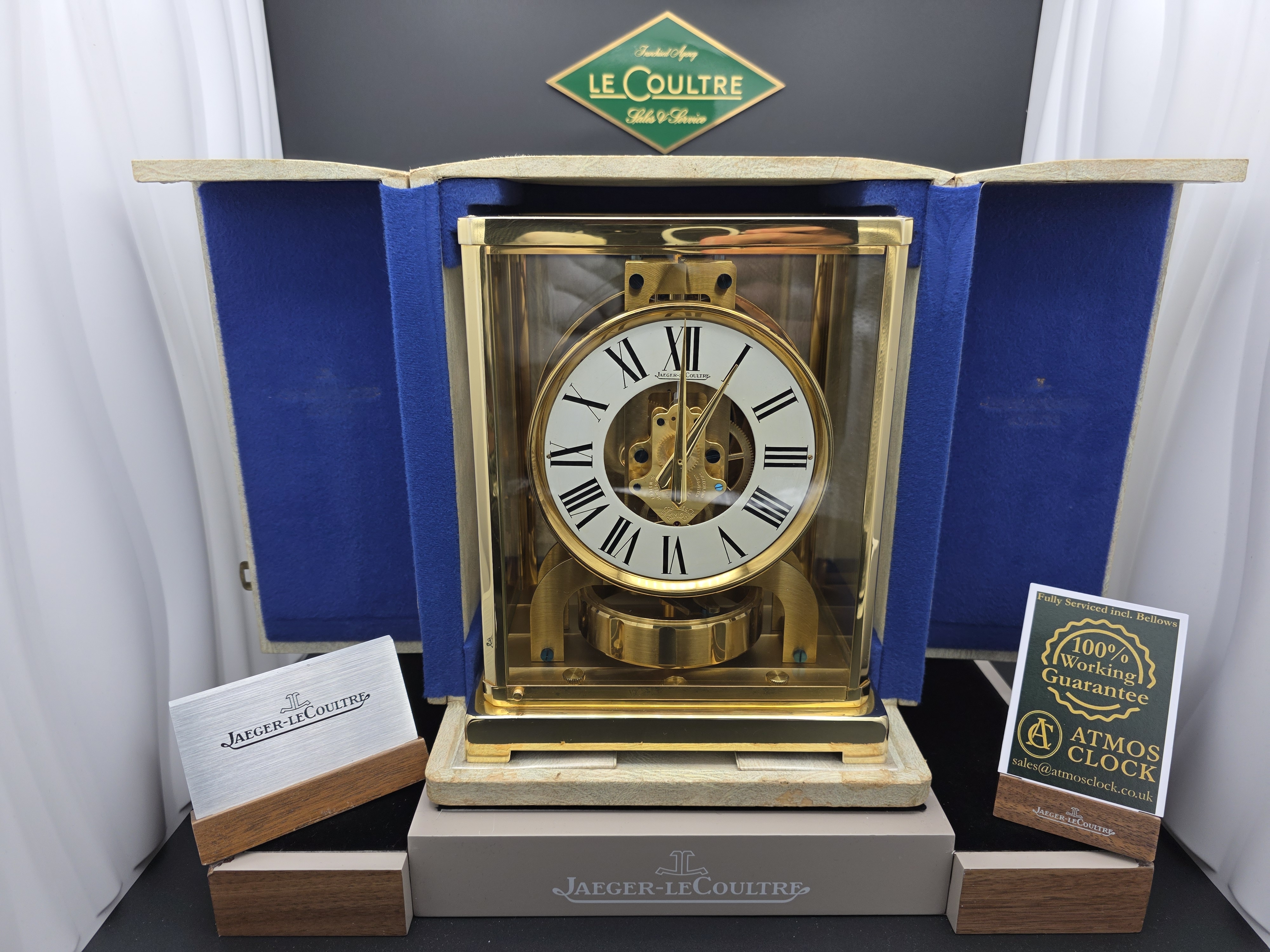 Early 1958 "Baby" Atmos V 526-5 sn-83355 "Blued" Screws with Original Storage / Transport Box 