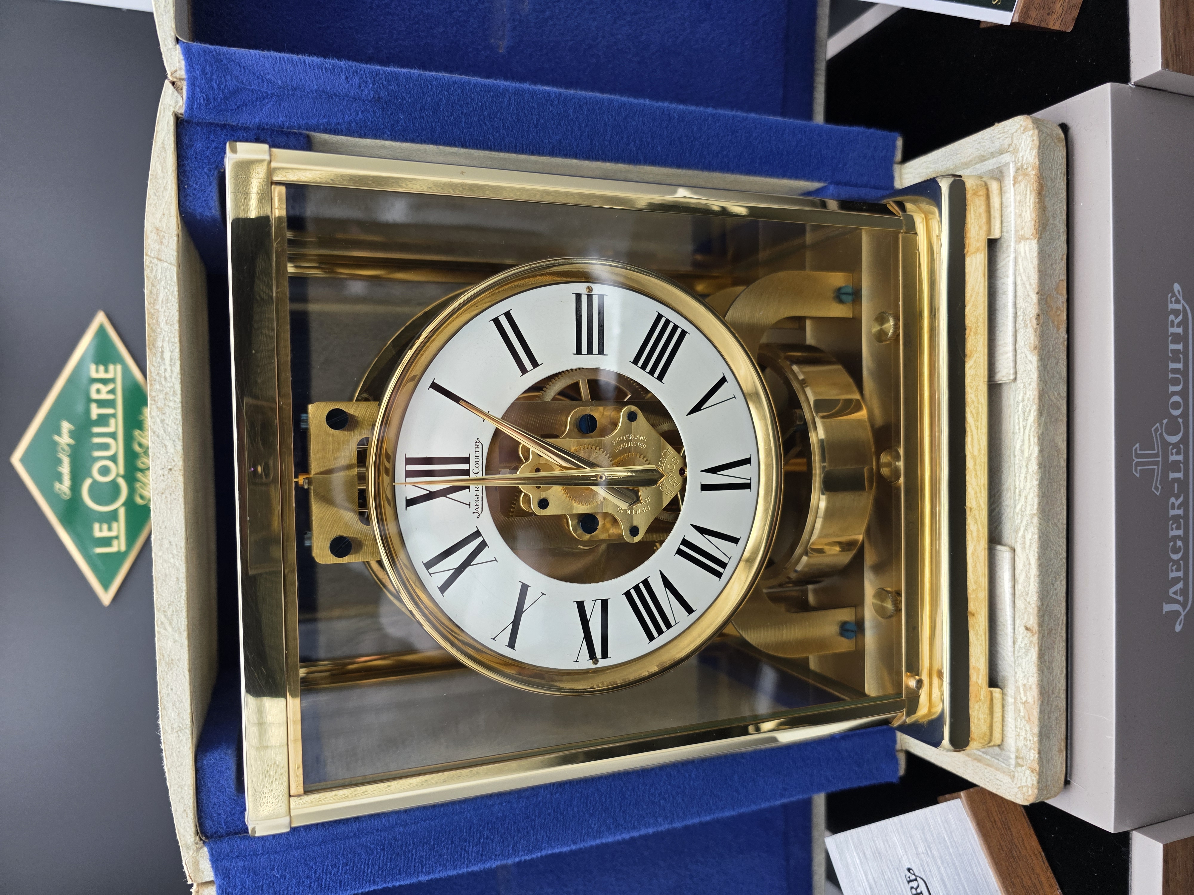 Early 1958 "Baby" Atmos V 526-5 sn-83355 "Blued" Screws with Original Storage / Transport Box 