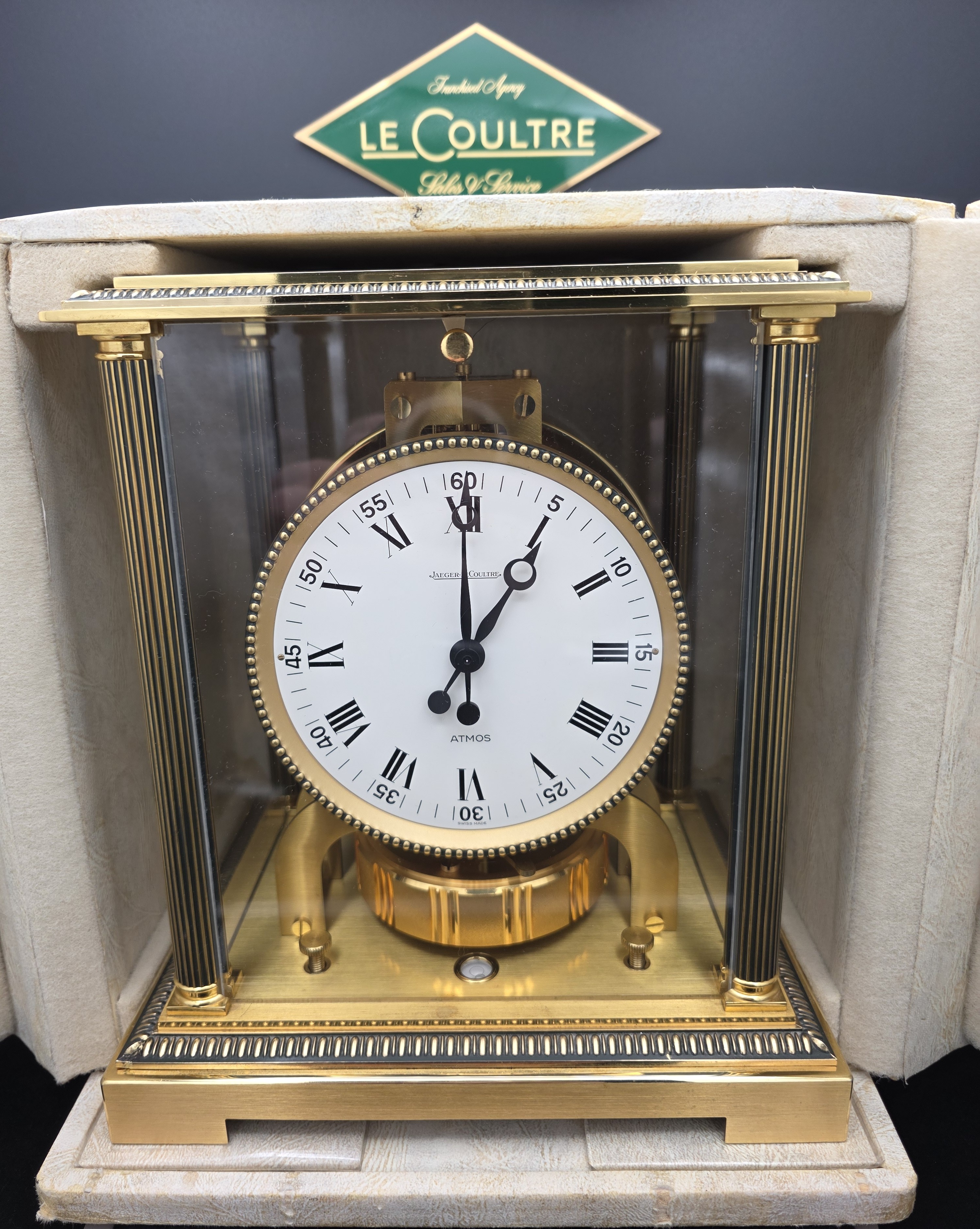 1973 Atmos 'Vendome'  version 5834 sn-380928 with Original Storage / Transport Box 