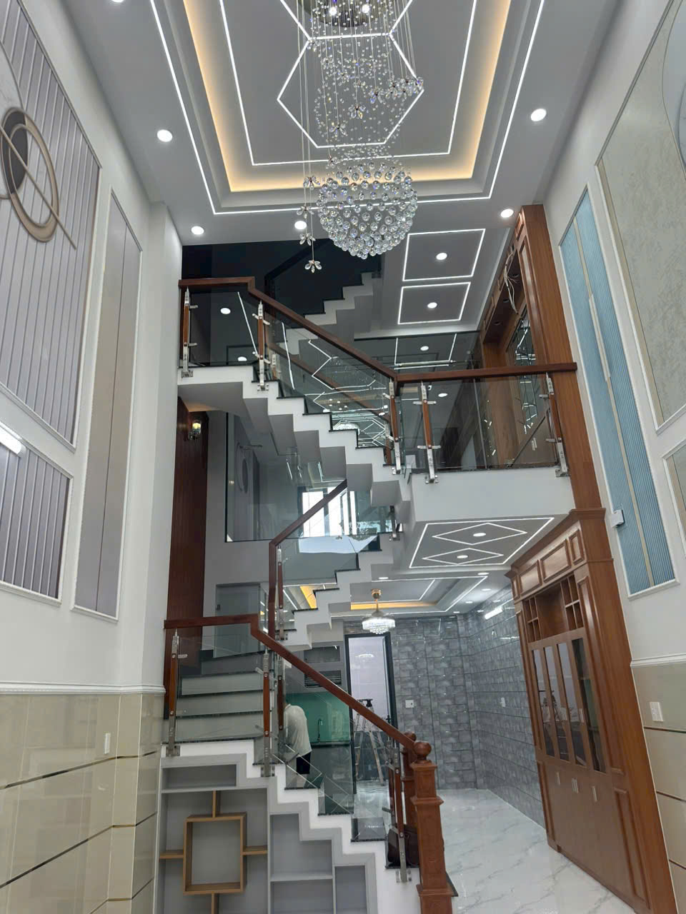 Bán nhà Hương Lộ 3. Ngay Aeon Tân Phú. Nhà 1 trệt, lửng, 2 lầu, sân thượng – giá chỉ 6.9 tỷ TL