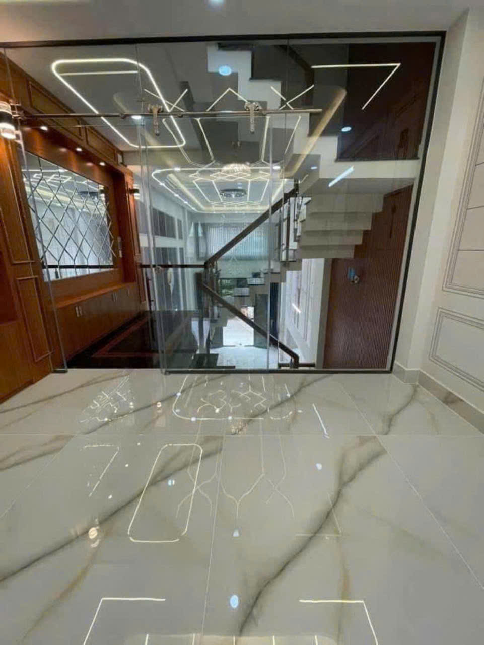 Bán nhà Hương Lộ 3. Ngay Aeon Tân Phú. Nhà 1 trệt, lửng, 2 lầu, sân thượng – giá chỉ 6.9 tỷ TL