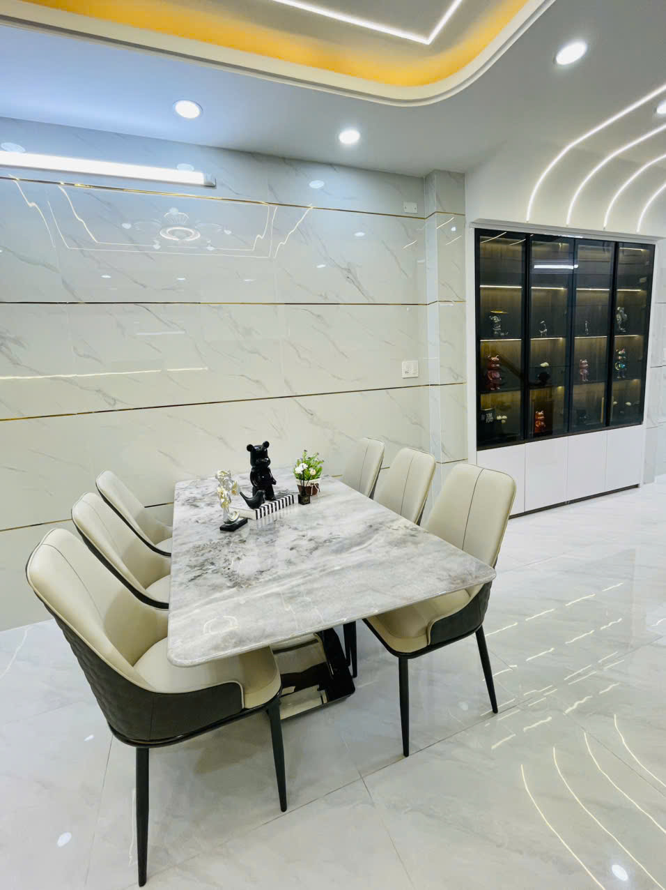 Bán Nhà Đẹp đón tết. Xây dựng 5 Tầng – 5PN, Gara Ô Tô, Full Nội Thất.