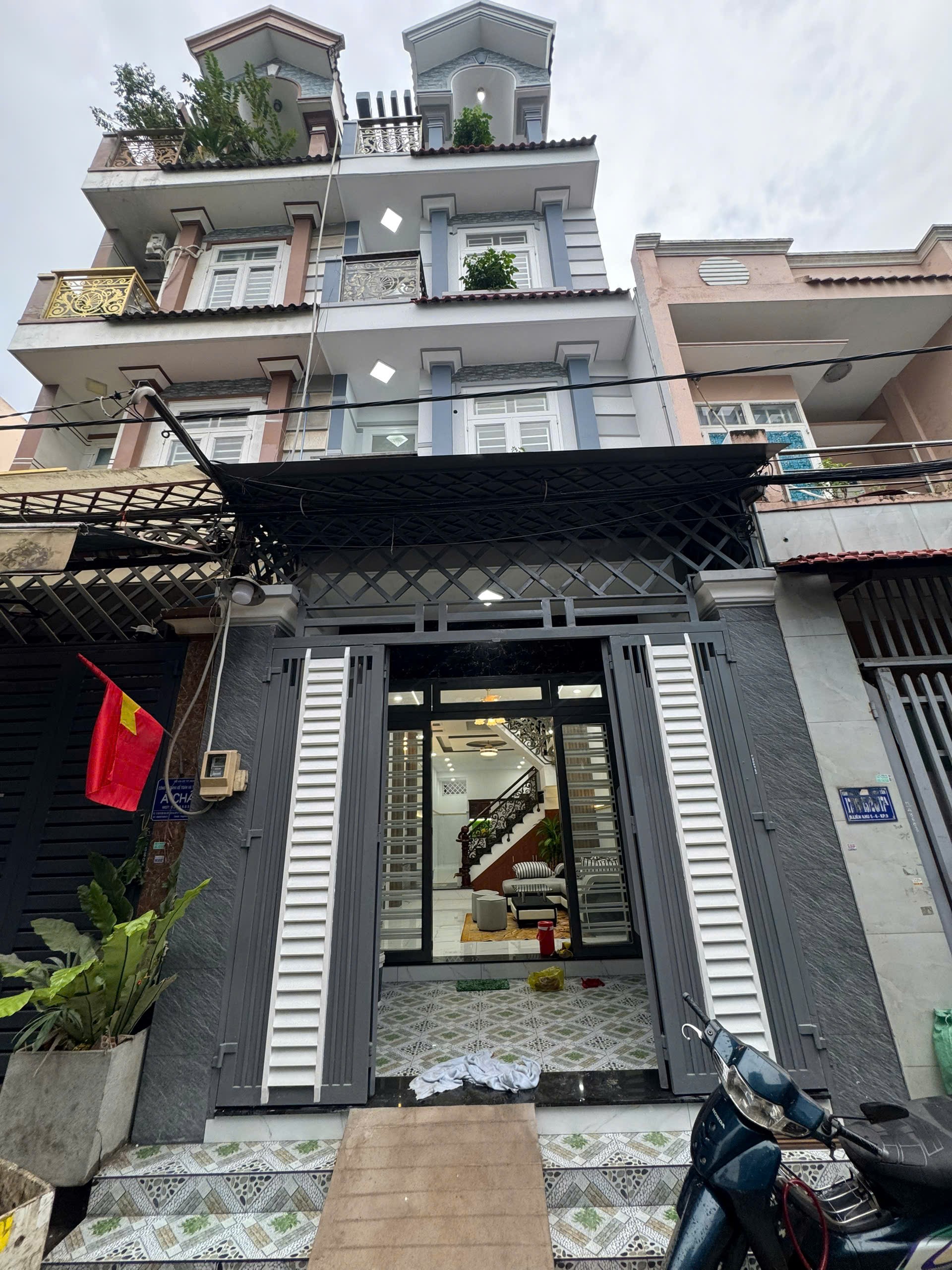 Bán Nhà Kênh Mương Lệ Bình Tân – 4x20m, 1 Trệt 2 Lầu, Hẻm Xe Hơi, Full Nội Thất – Giá 5.95 Tỷ