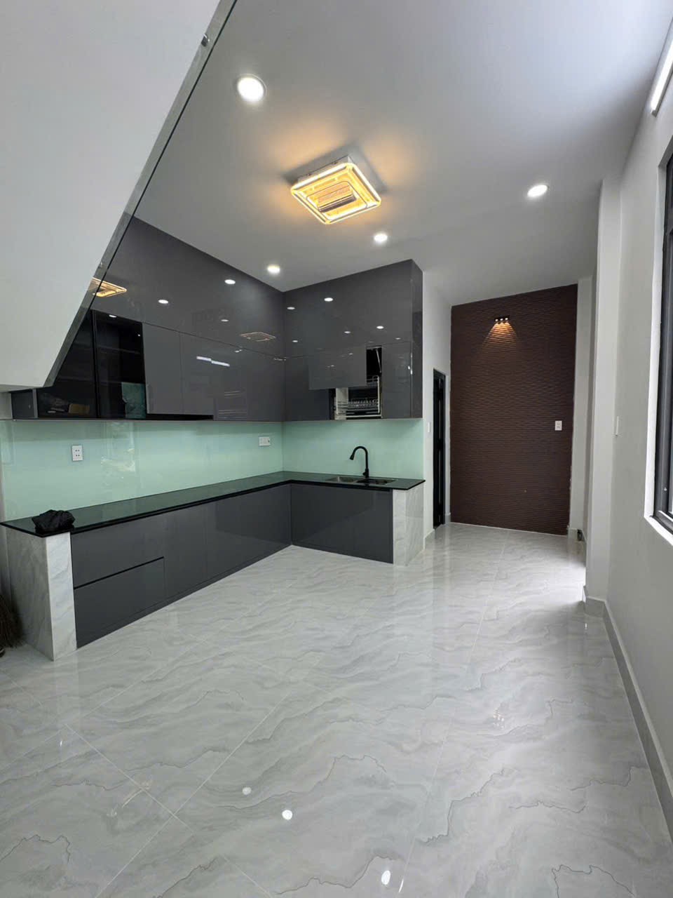 Bán nhà góc 2 mặt tiền đường số 12. DT: 4m x 14m Giá 6 tỷ 8