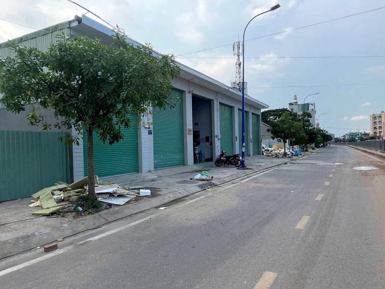 Bán 3 căn mặt tiền Kênh Nước Đen – 300m² – đường 12m, giá 32 tỷ