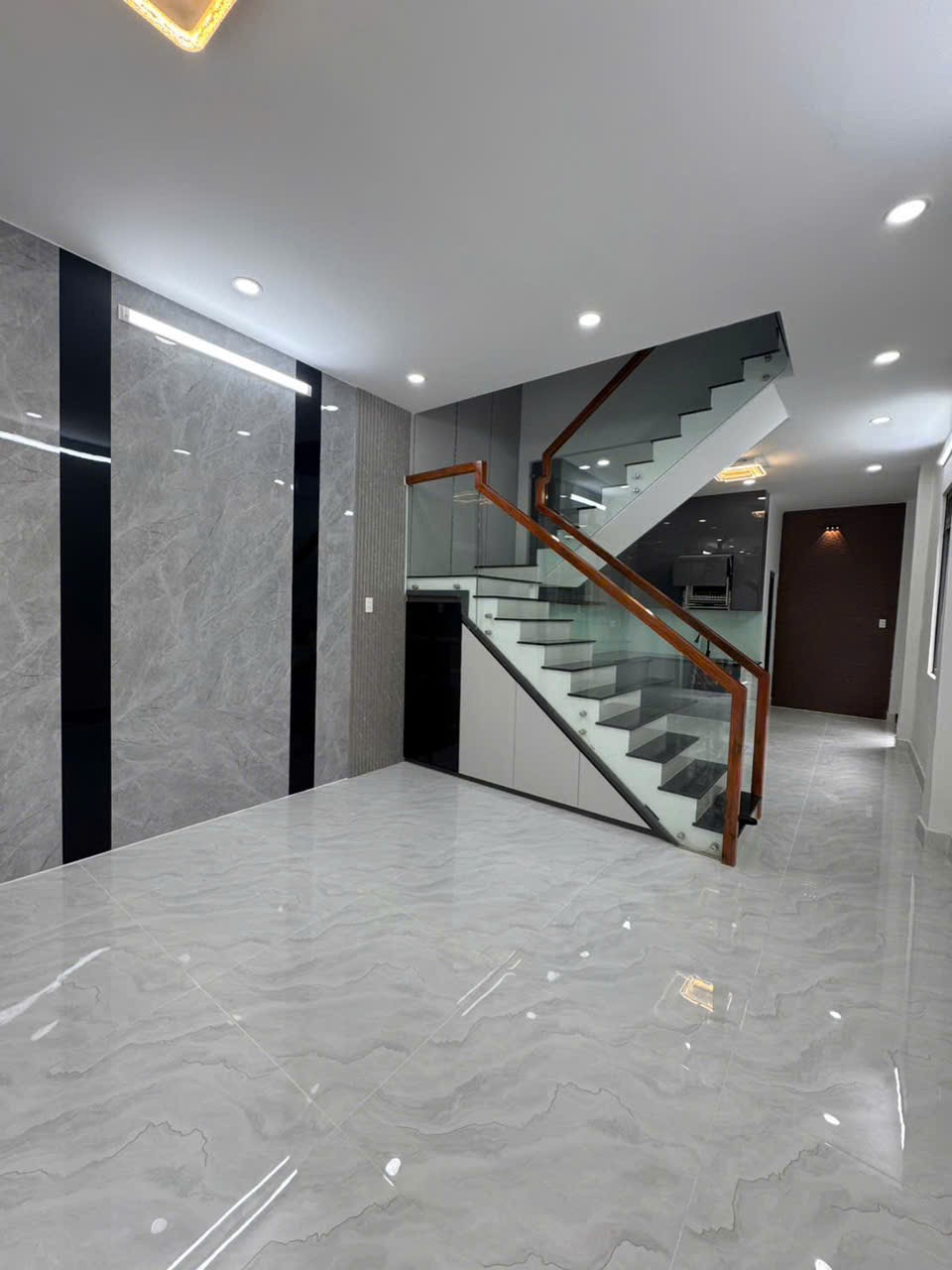 Bán nhà góc 2 mặt tiền đường số 12. DT: 4m x 14m Giá 6 tỷ 8