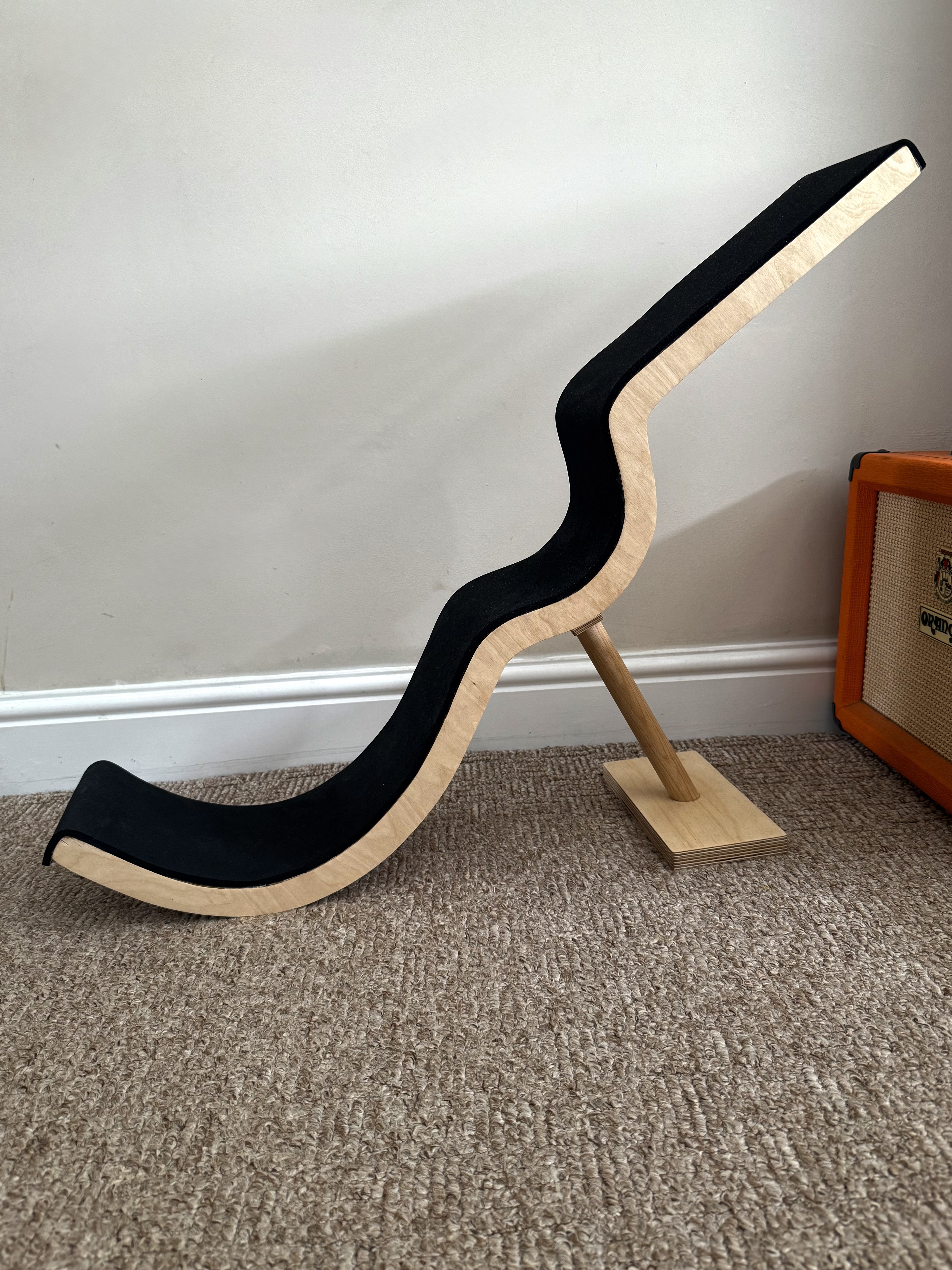 Guitar form stand