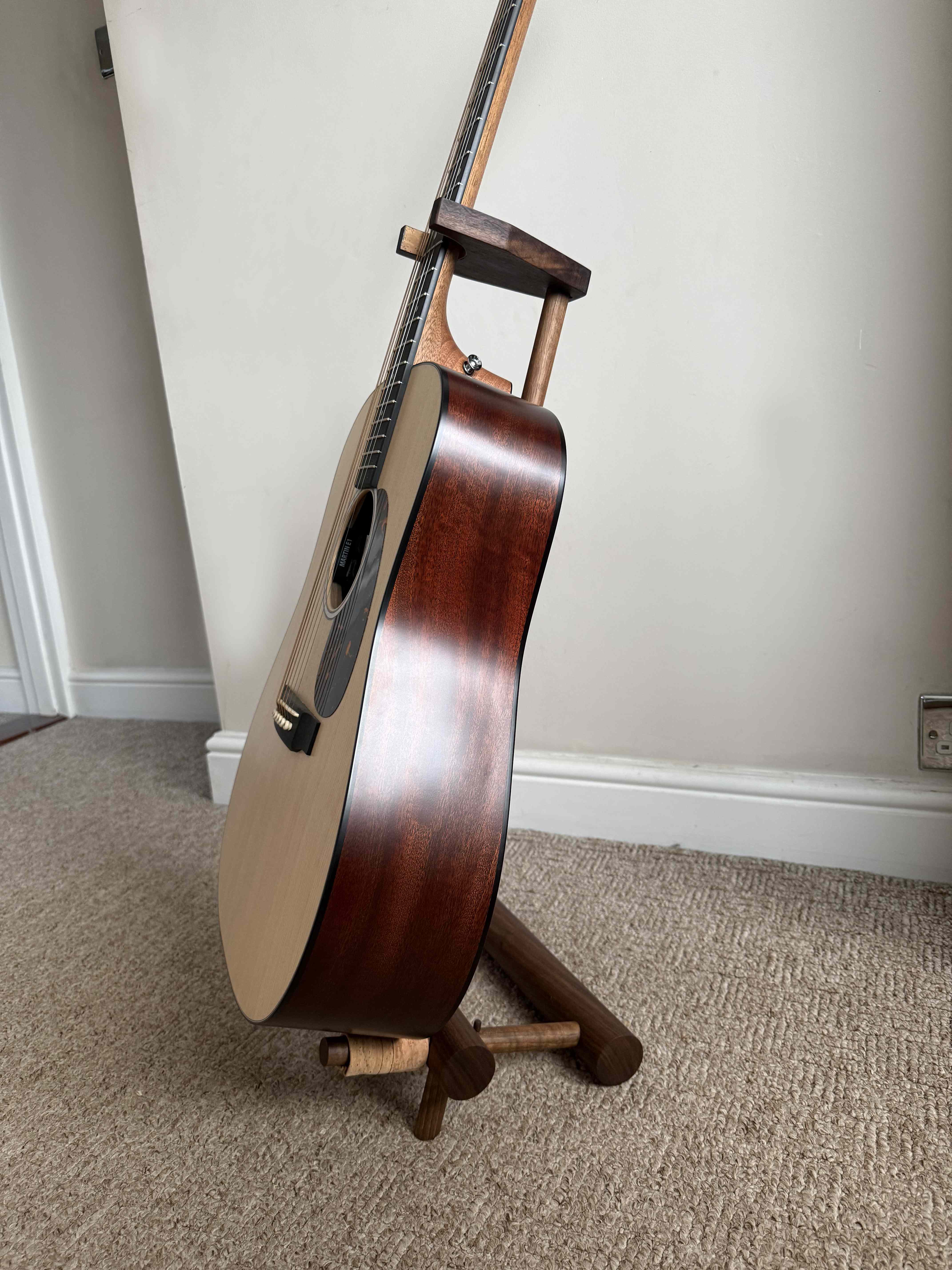 Guitar stand - Cruz Walnut Dowel