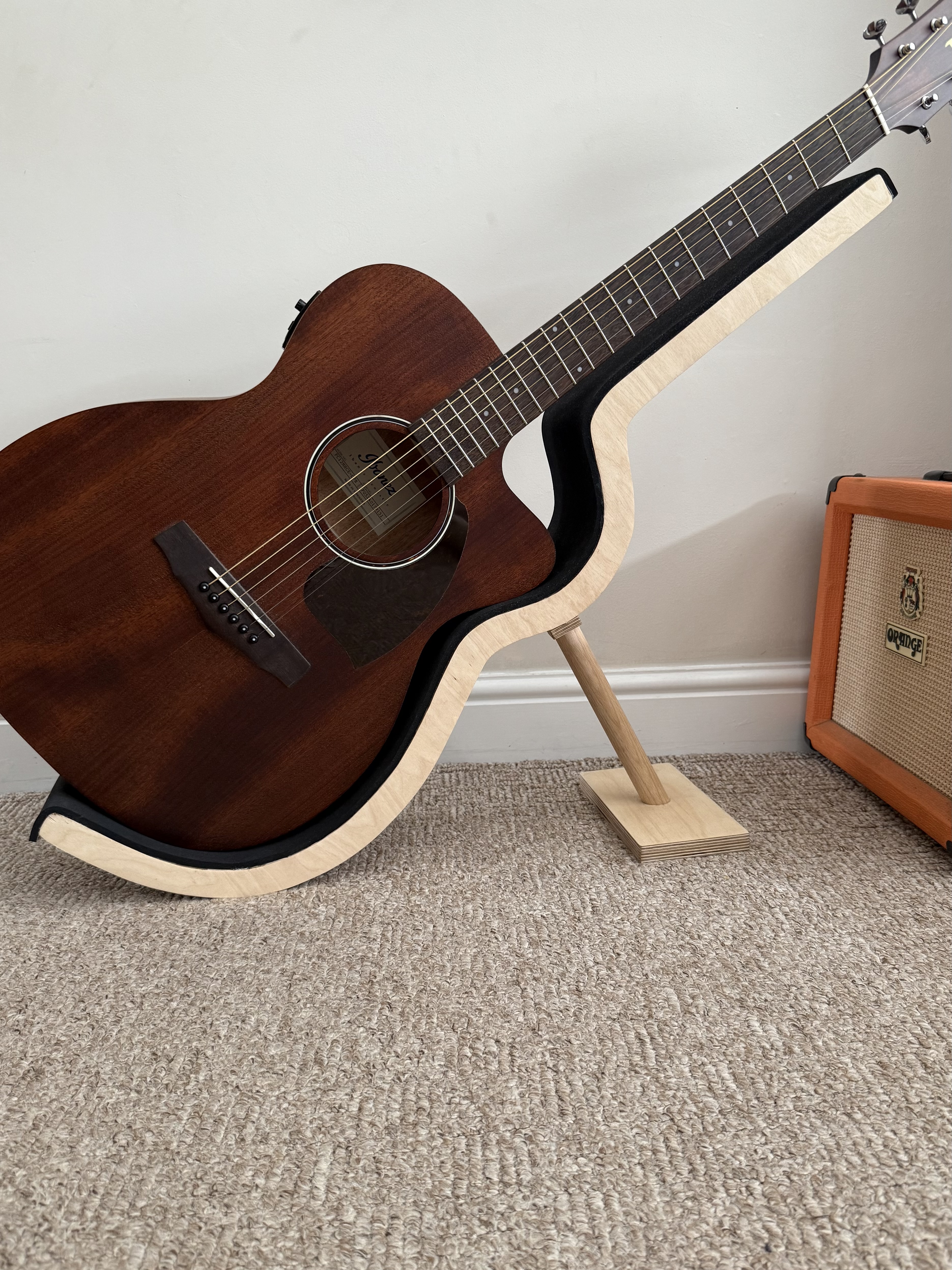 Guitar form stand