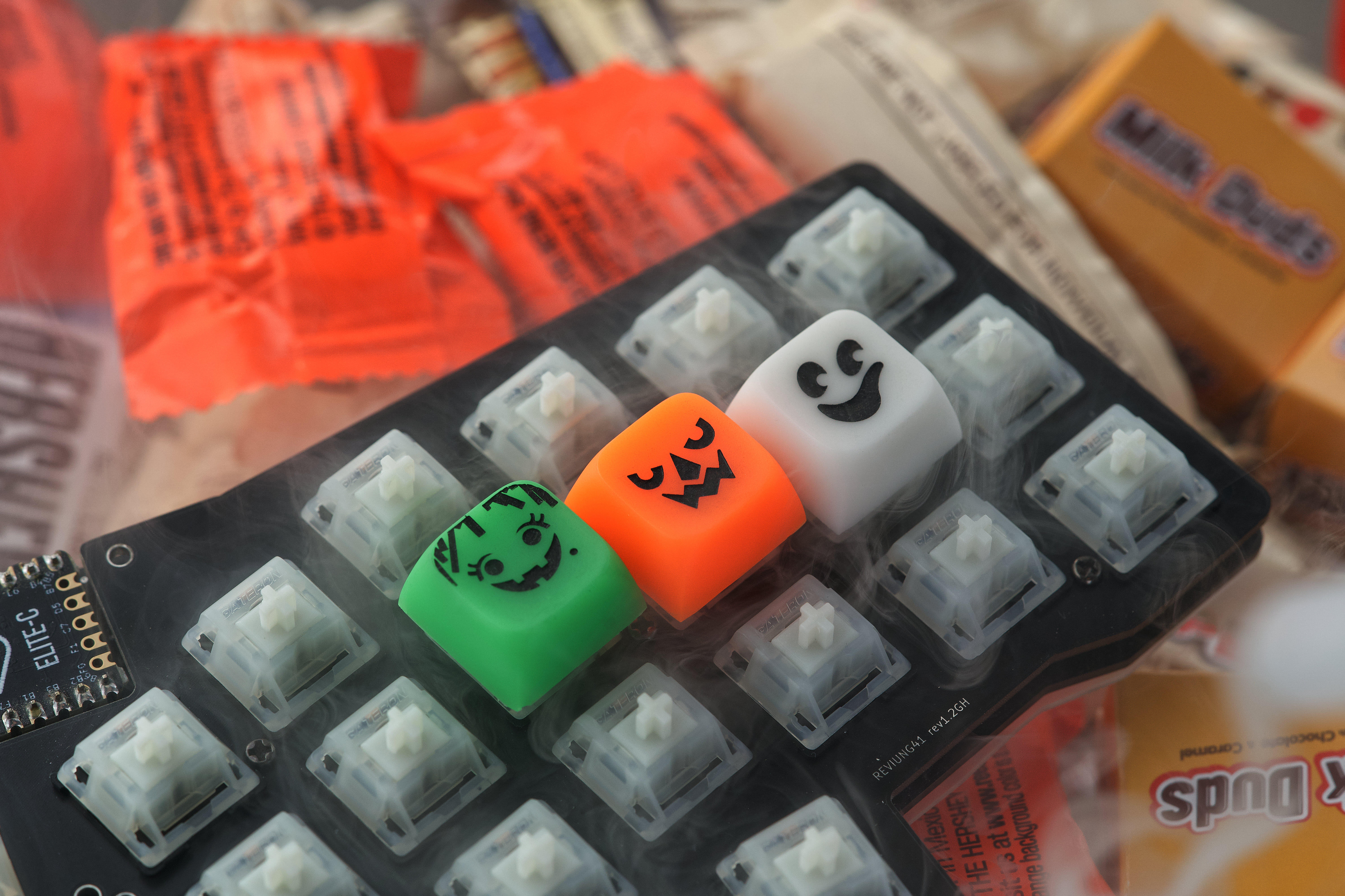 Seasonal Themed Artisan Keycaps (Halloween)