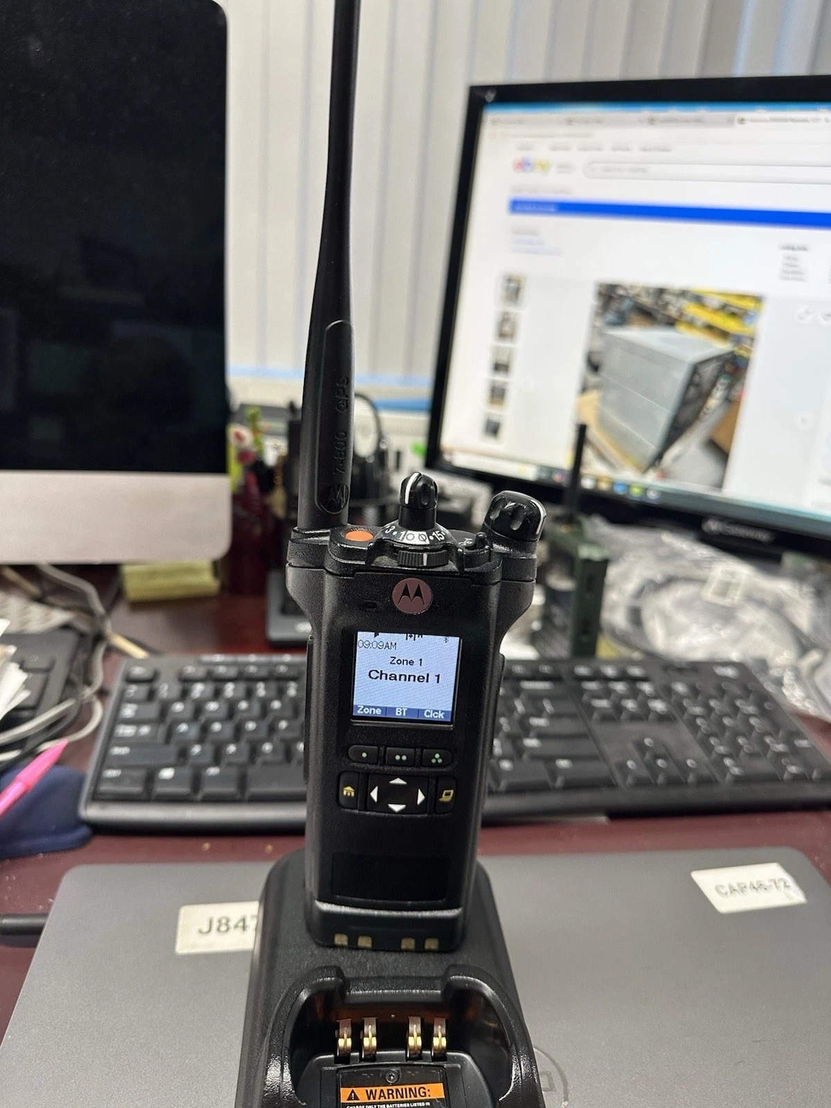 Motorola apx 6000 700-800mhz With Battery Charger