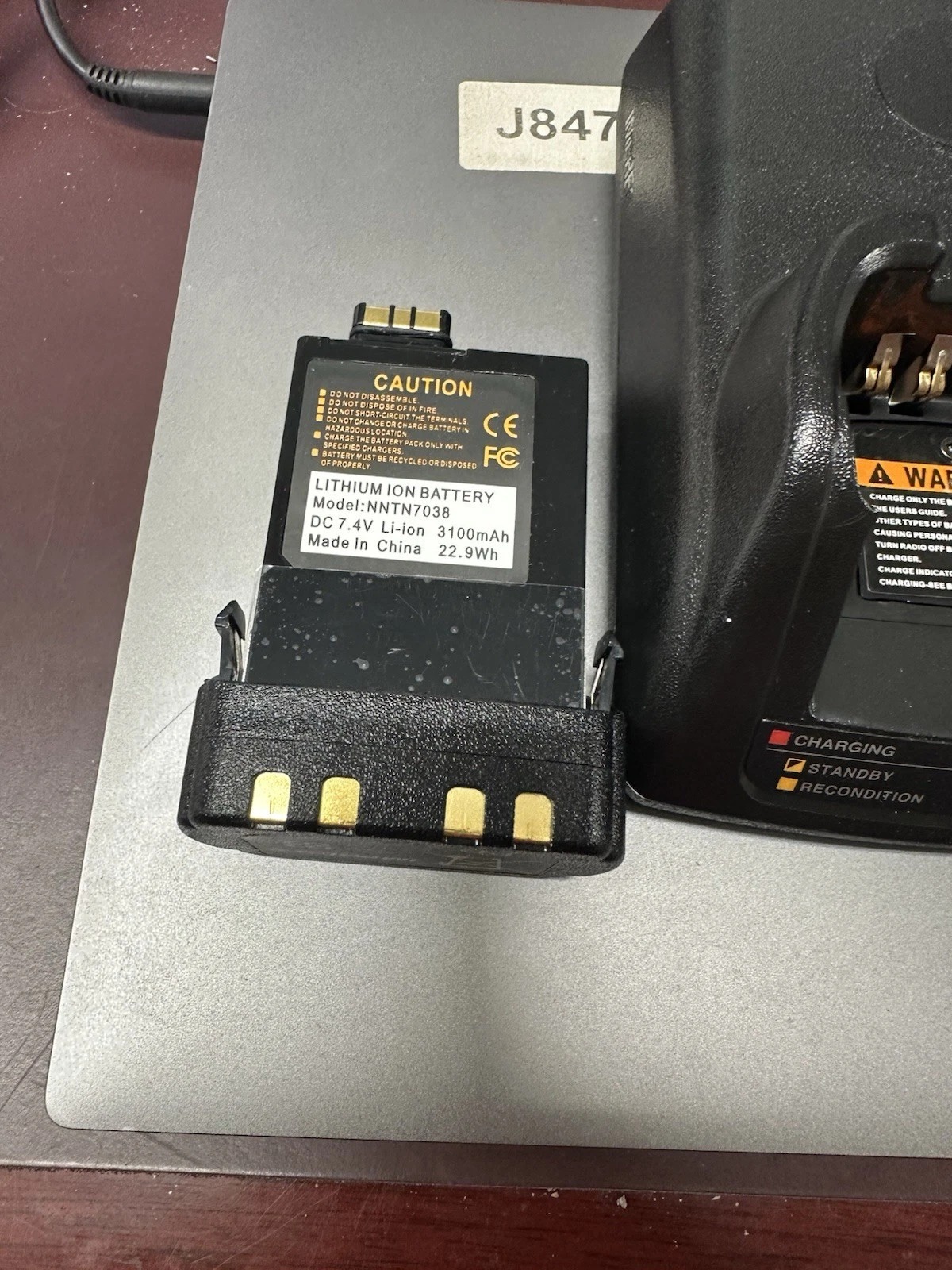 Motorola apx 6000 700-800mhz With Battery Charger