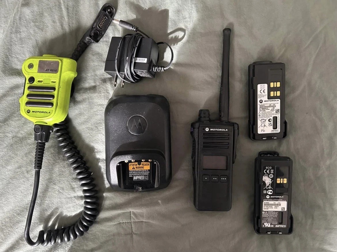 Motorola APX1000 UHF R2, P25 Digital 450-520.