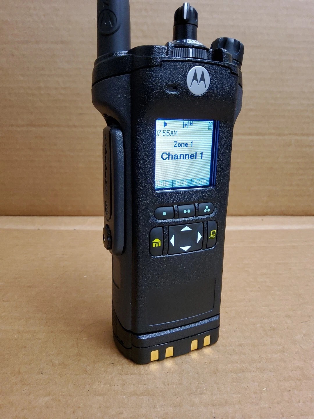 MOTOROLA APX6000 H98UCF9PW6AN P25 7-800MHZ TDMA RADIO APX 6000 AES DES DESXL