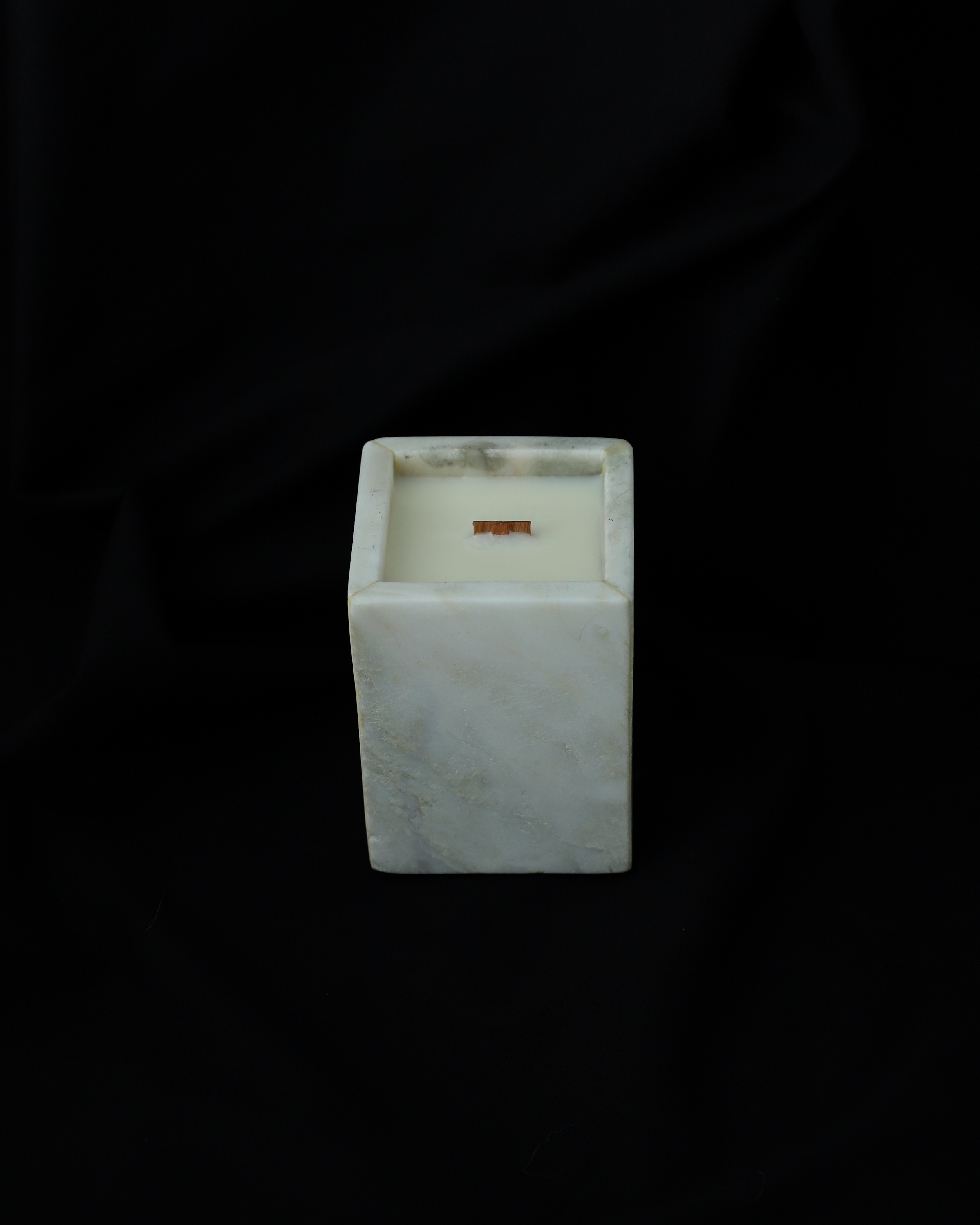 L’héritage scented candle in vintage vessel