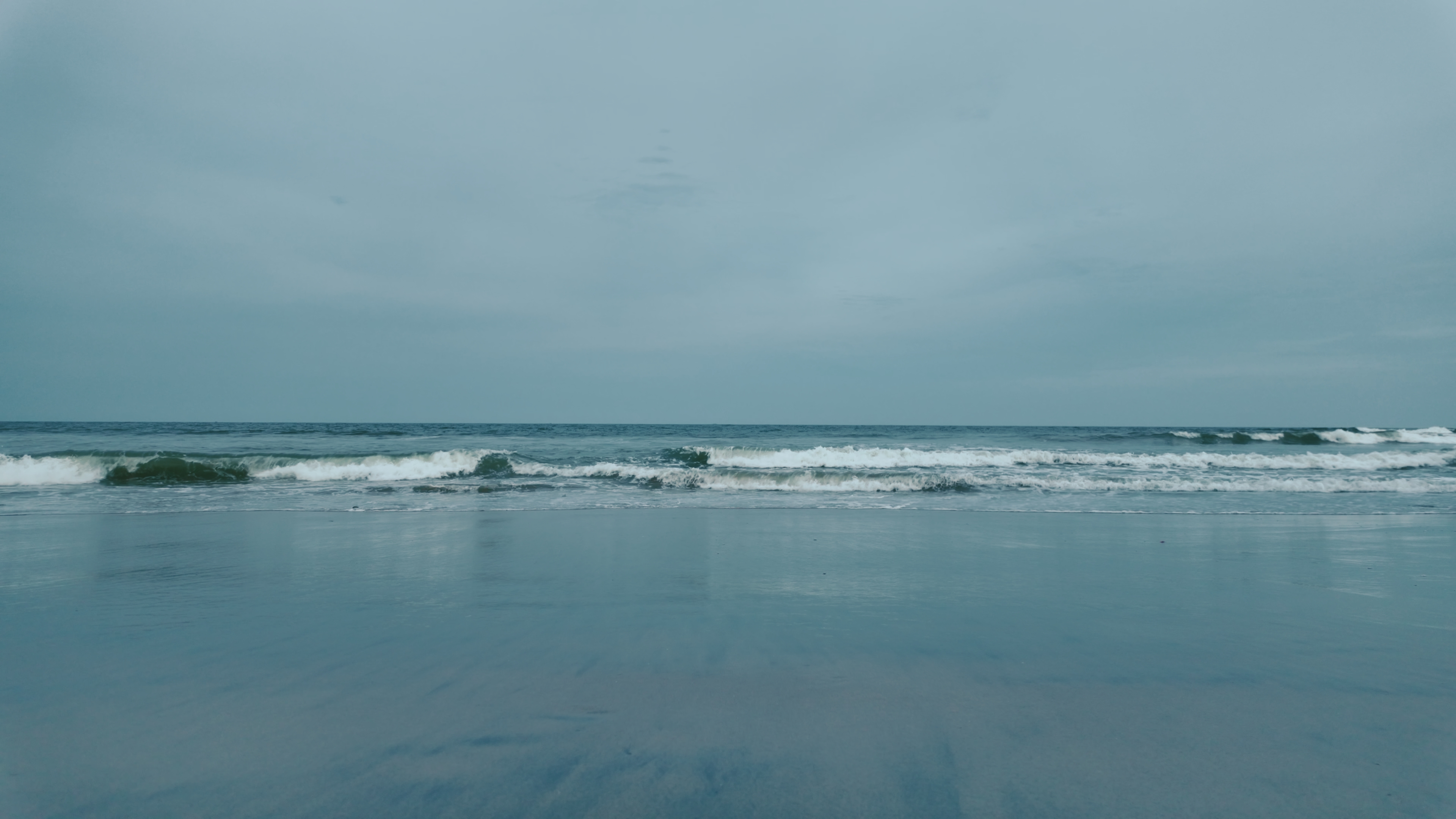 4K Serene Ocean Scenery | Calm Waves and Scenic Coastline - Premium Waves Stock Footages